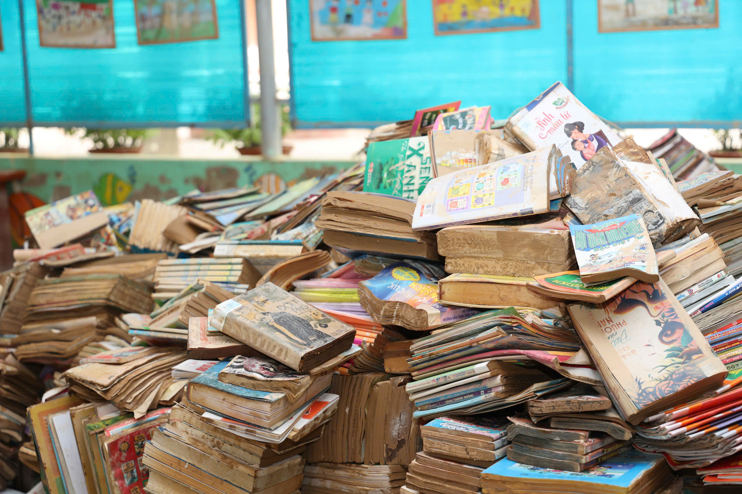 Báo Người Lao Động phát động chương trình Triệu tập vở cho học sinh vùng bị thiên tai- Ảnh 2.