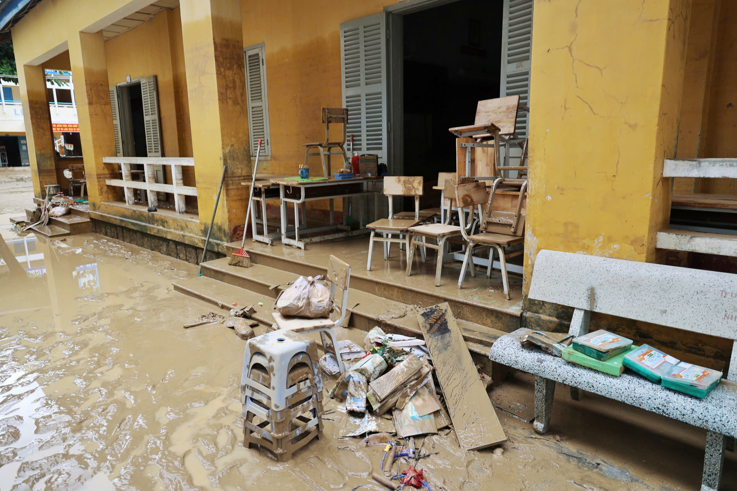 Báo Người Lao Động phát động chương trình Triệu tập vở cho học sinh vùng bị thiên tai- Ảnh 3.