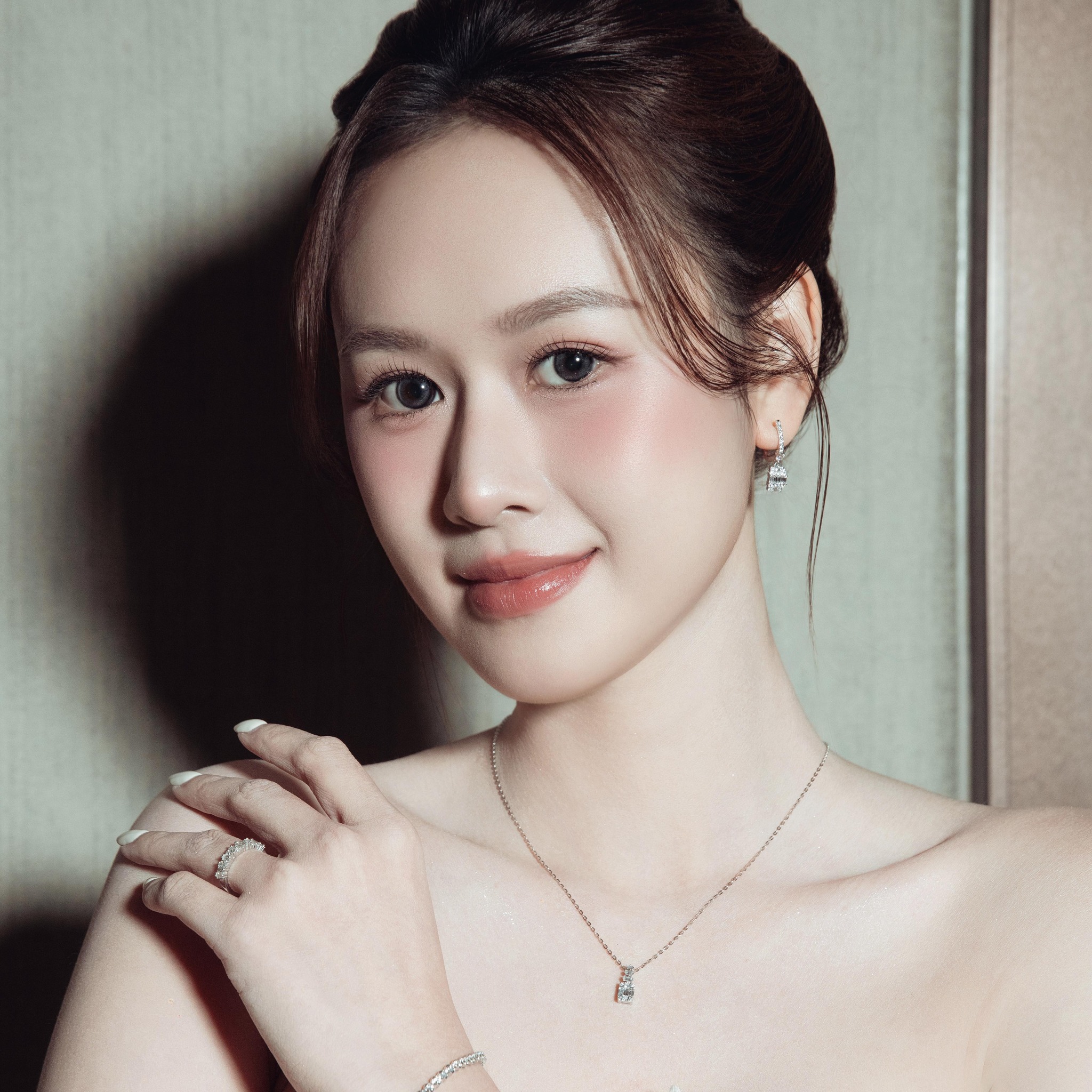 Diễn viên Anh Phạm: Tôi và Anh Đức không gặp rào cản dù chênh lệch 12 tuổi- Ảnh 1.