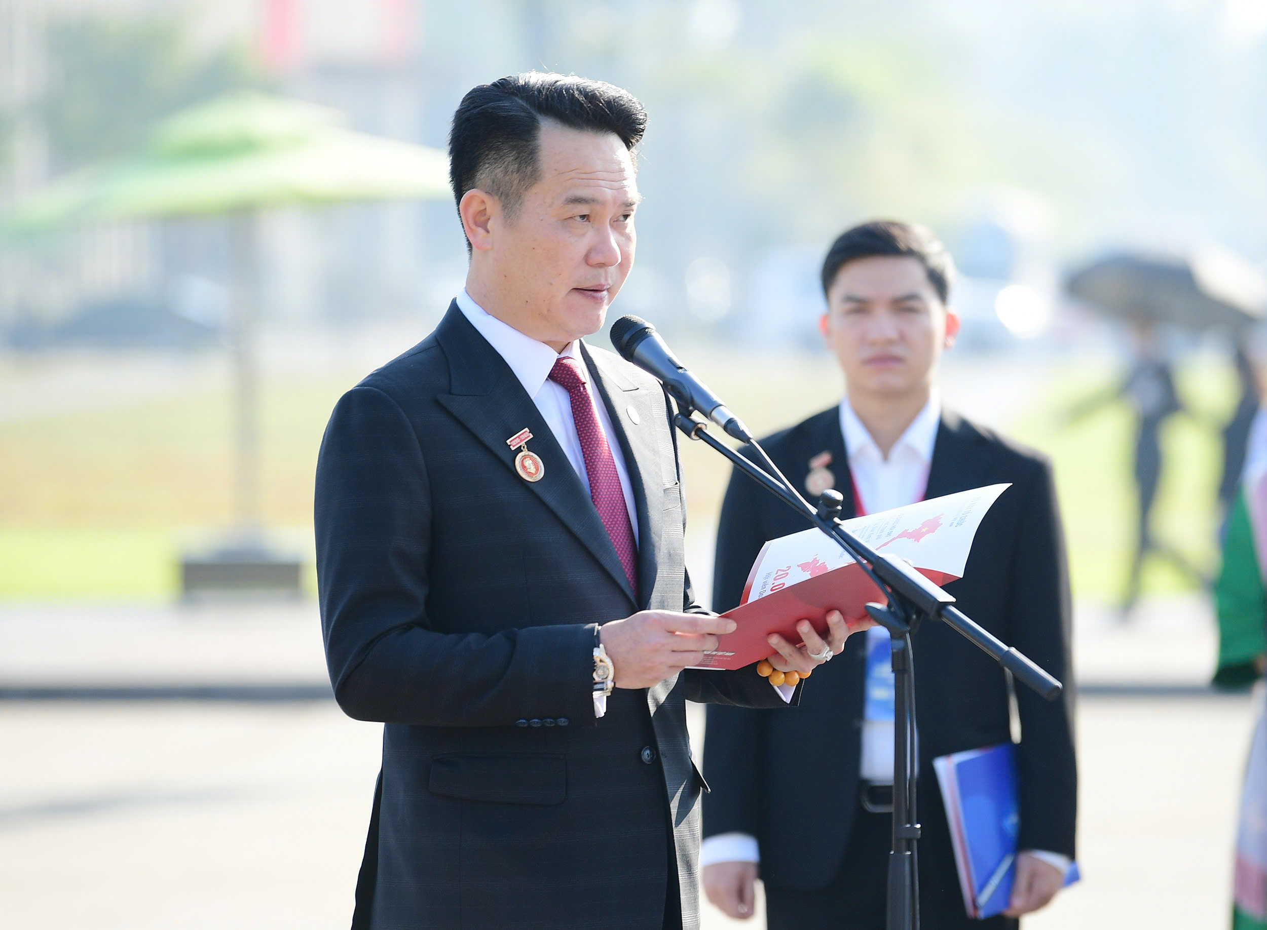 Đoàn đại biểu Đại hội Doanh nhân trẻ Việt Nam báo công dâng Bác- Ảnh 2.