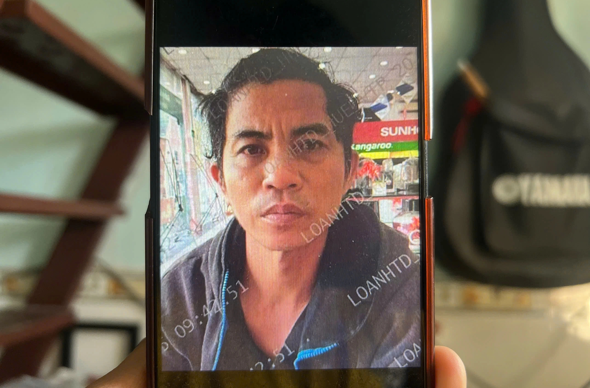 Công an TP.HCM truy nã gã đàn ông lừa đảo 2 chị em người tình - Ảnh 1.