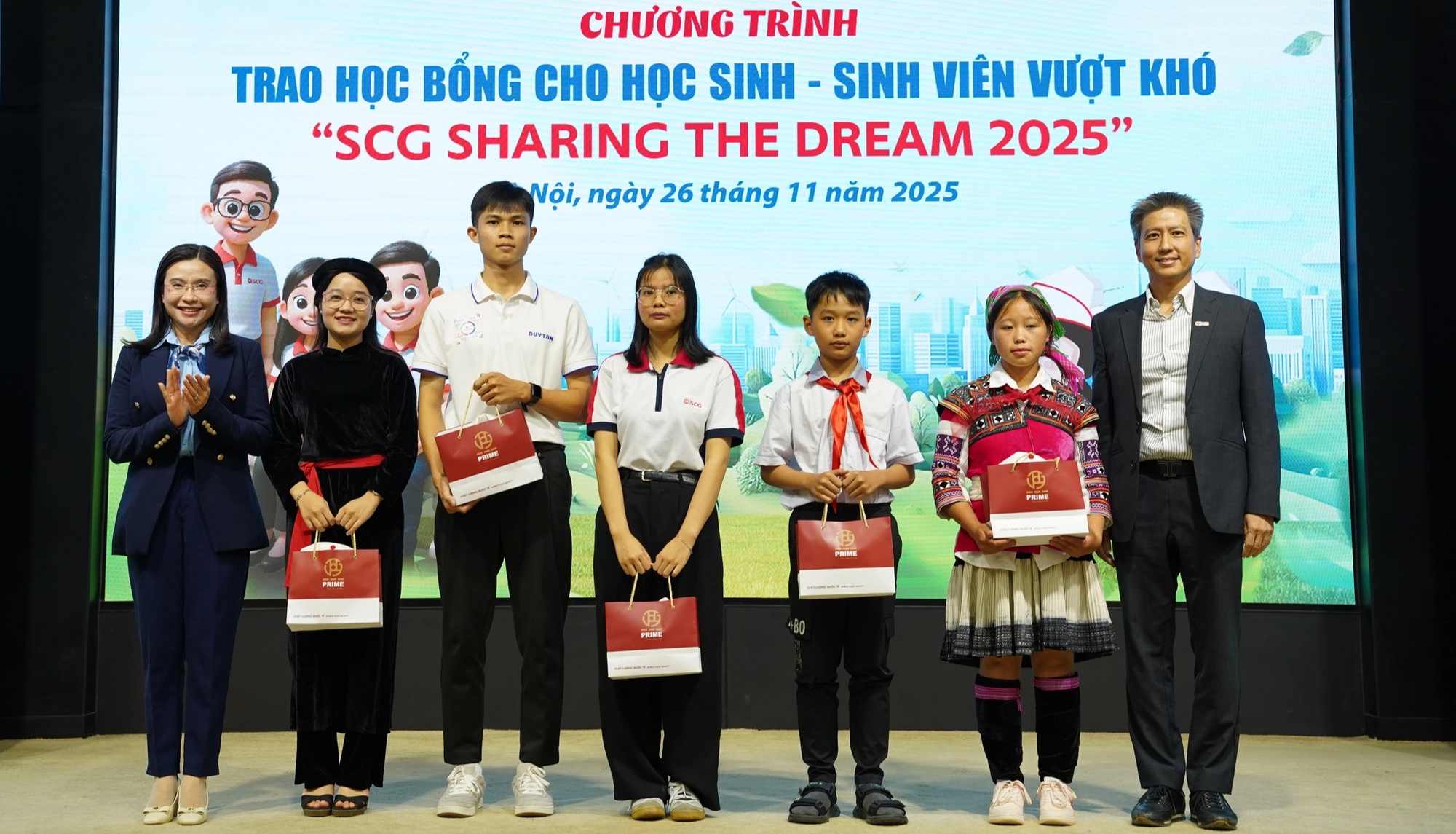 T.Ư Đoàn, Hội đồng Đội T.Ư trao học bổng trị giá 1,6 tỉ đồng - Ảnh 2.