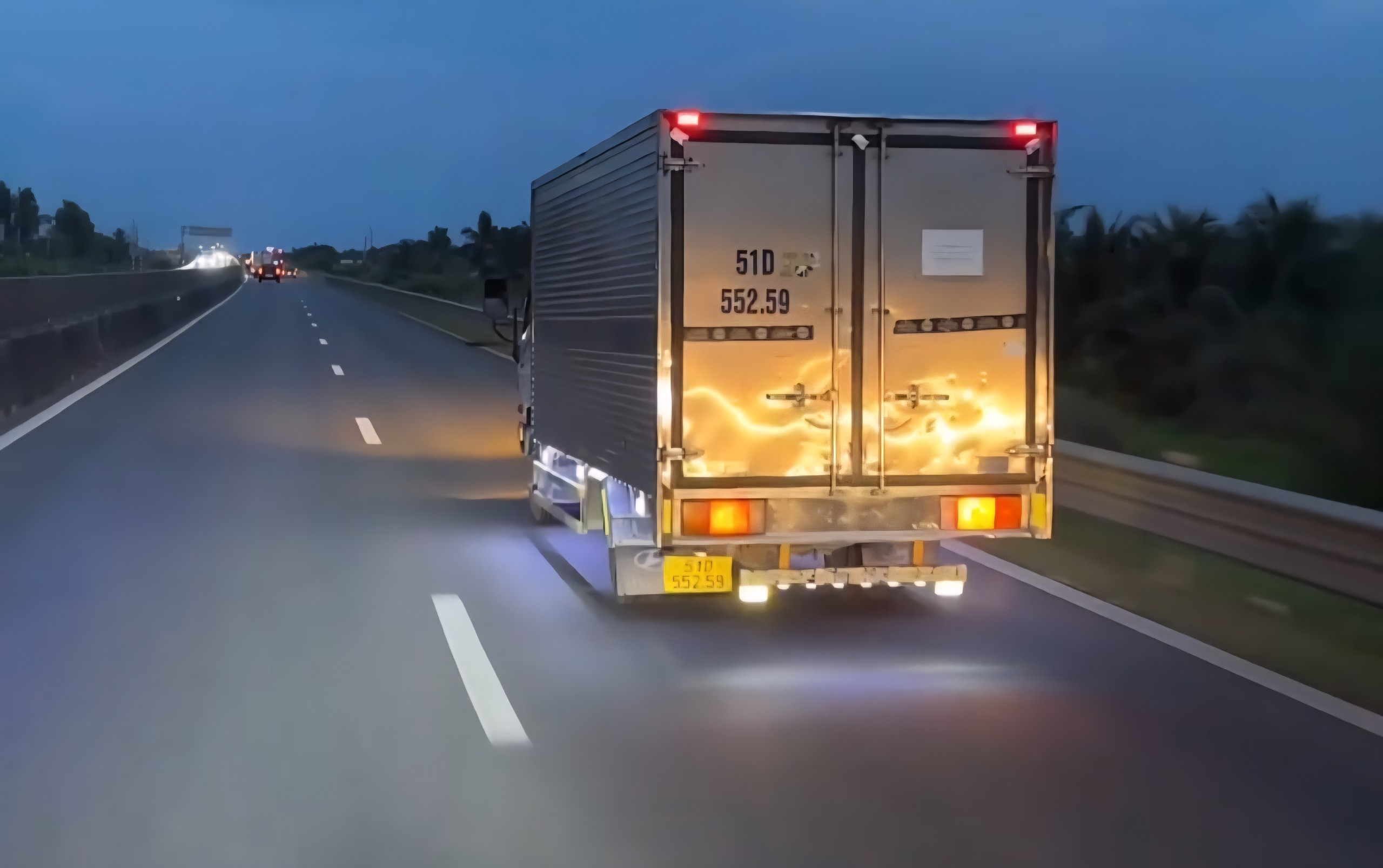 Tài xế cầm dao tự chế dọa chém người trên cao tốc Trung Lương - Mỹ Thuận - Ảnh 2.