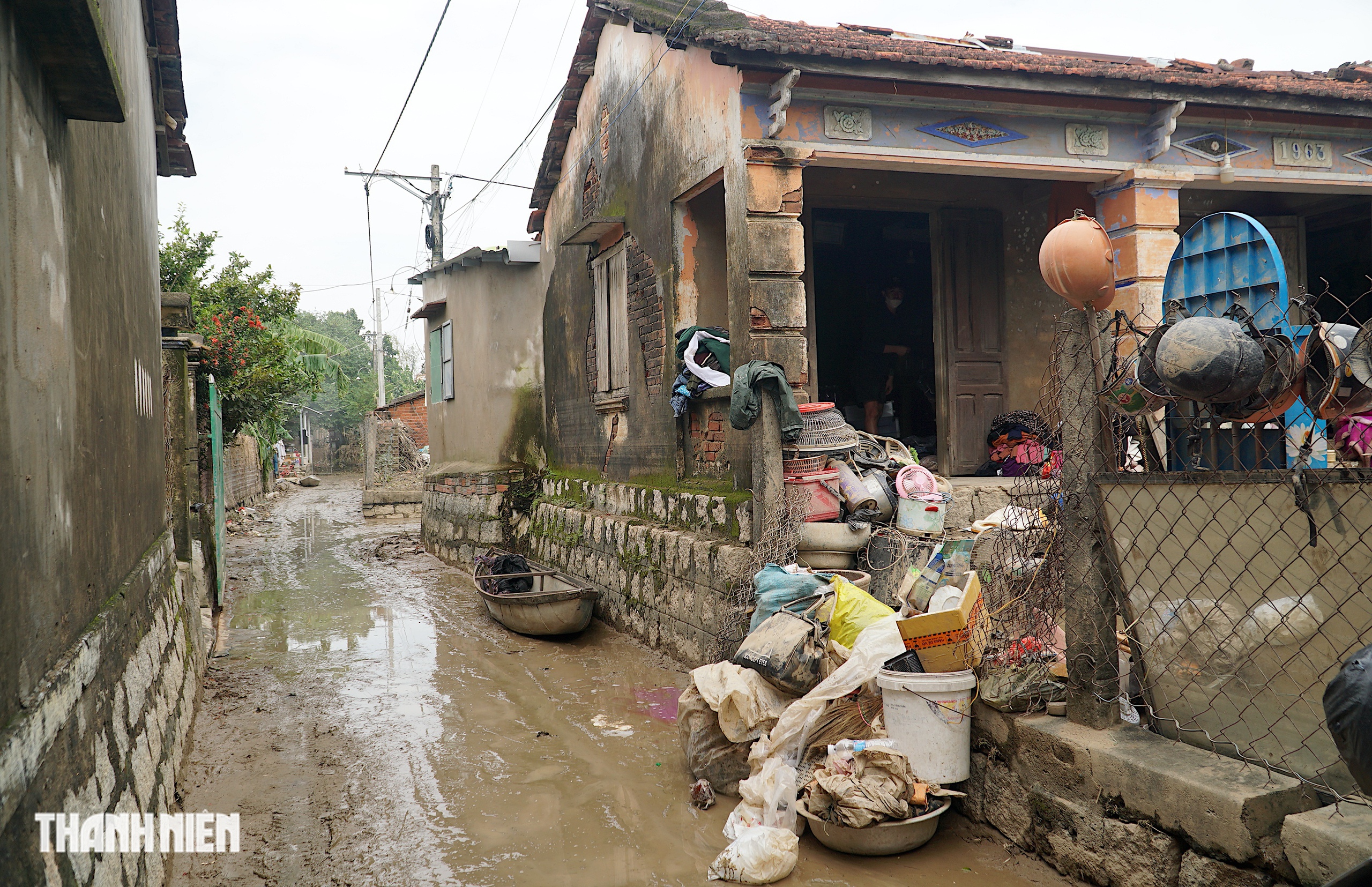 Xuồng cứu mạng giữa lũ dữ ở thôn Hiệp Đồng: Tài sản qúy giá của người dân - Ảnh 5.