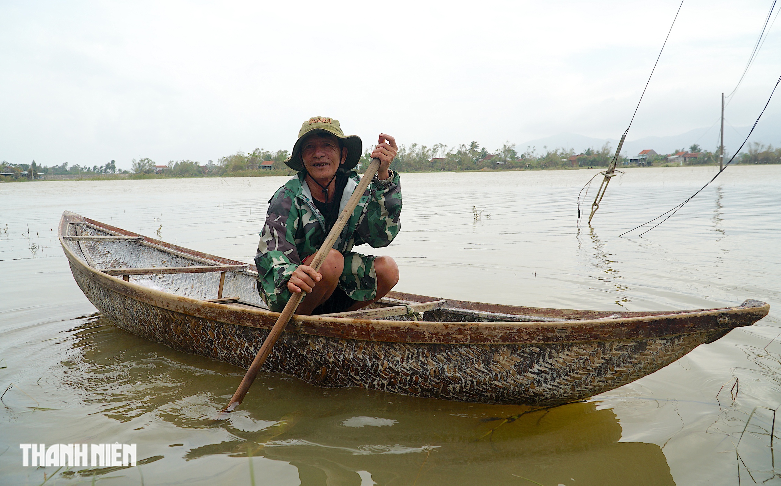 Xuồng cứu mạng giữa lũ dữ ở thôn Hiệp Đồng: Tài sản qúy giá của người dân - Ảnh 6.