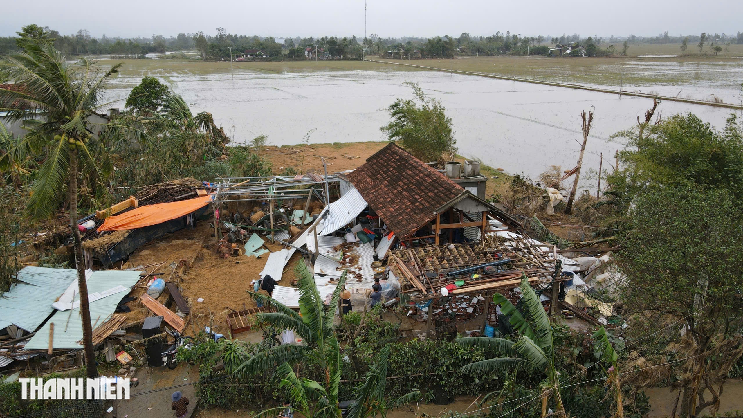 Rốn lũ hòa Thịnh tan hoang và những bàn tay nghĩa tình giúp người dân vực dậy - Ảnh 8.