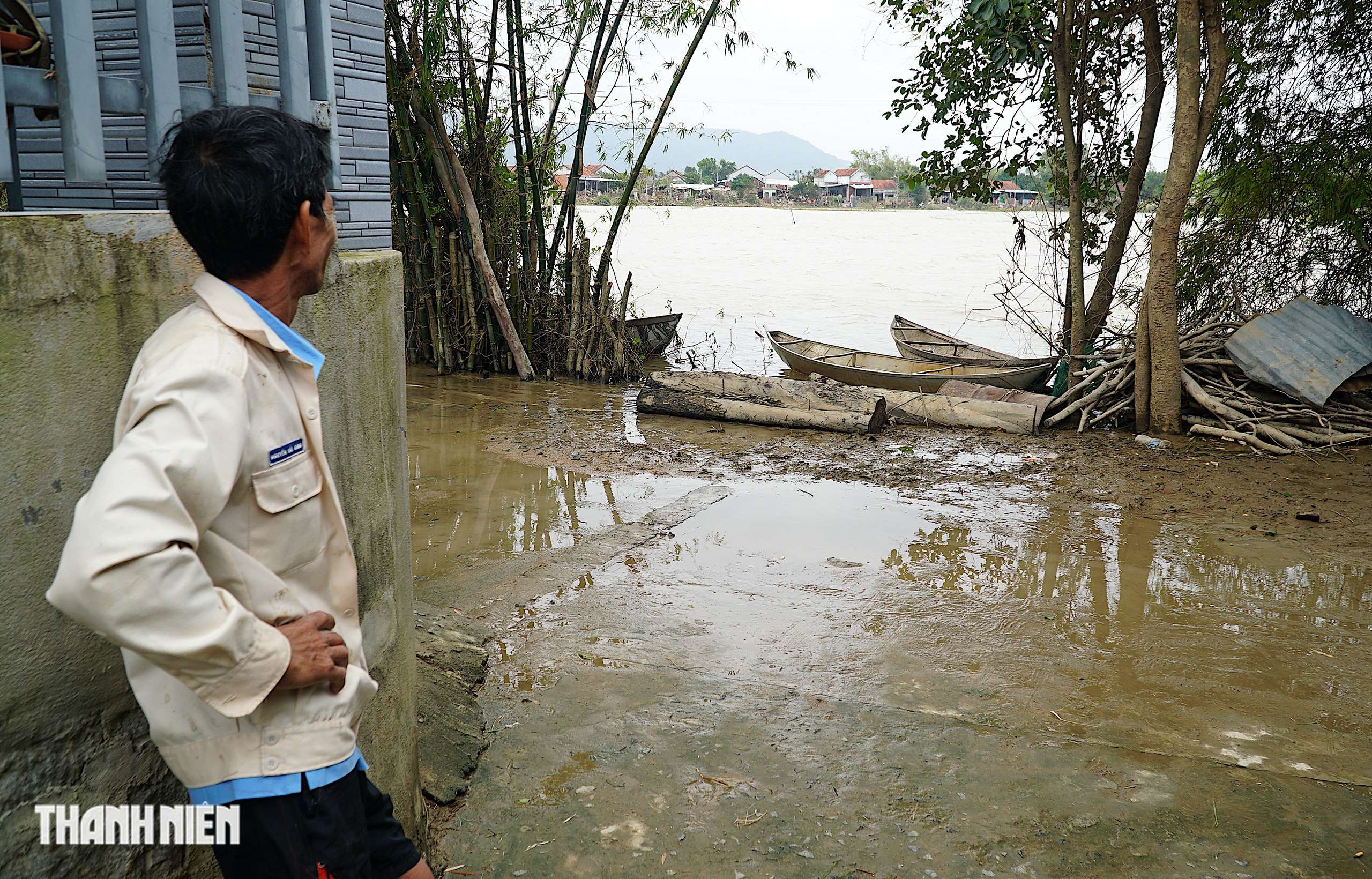 Xuồng cứu mạng giữa lũ dữ ở thôn Hiệp Đồng: Tài sản qúy giá của người dân - Ảnh 7.