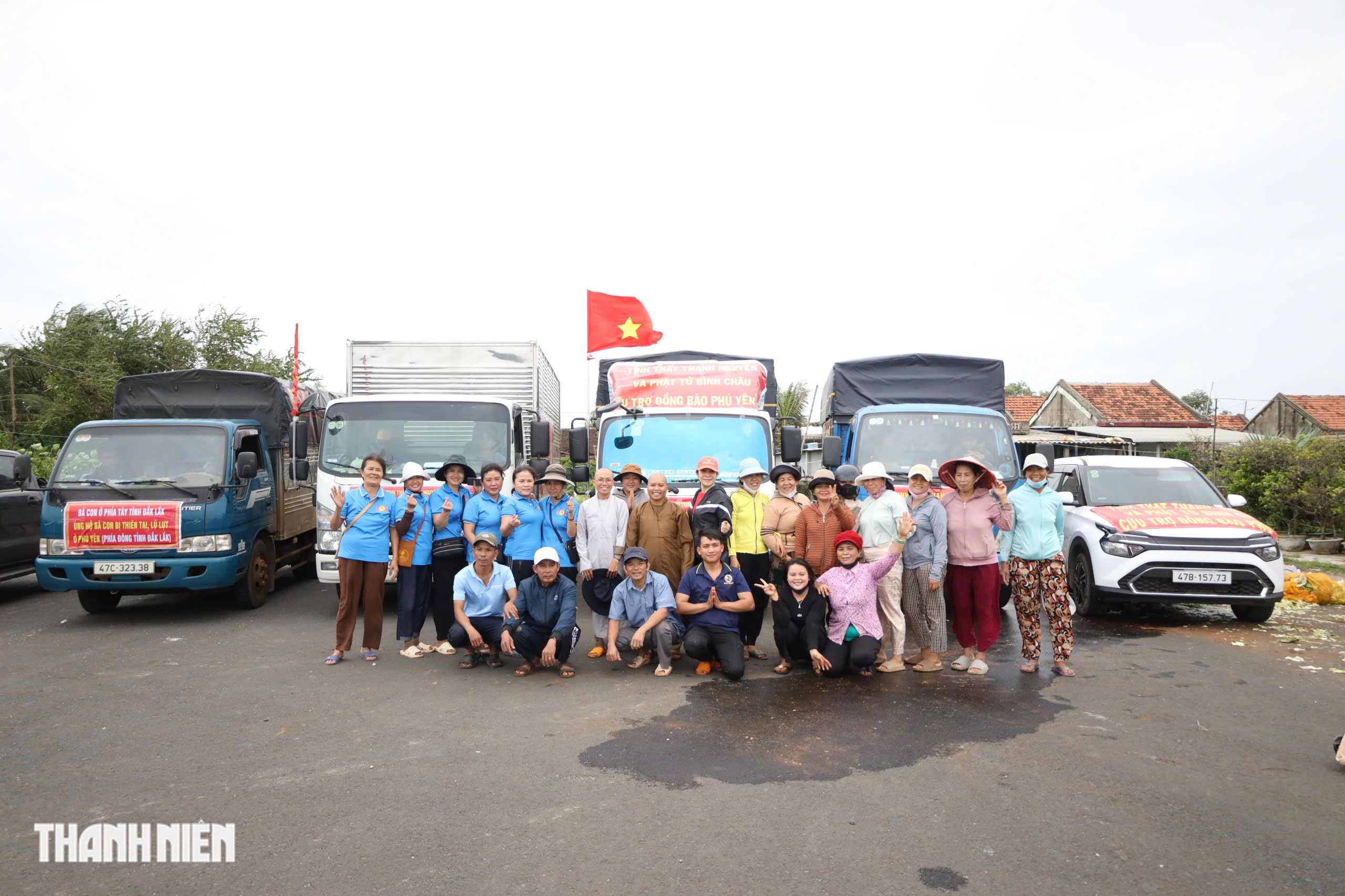 Sư cô Diệu Huệ gom rau tiếp tế cho bà con vùng rốn lũ Đắk Lắk - Ảnh 10.