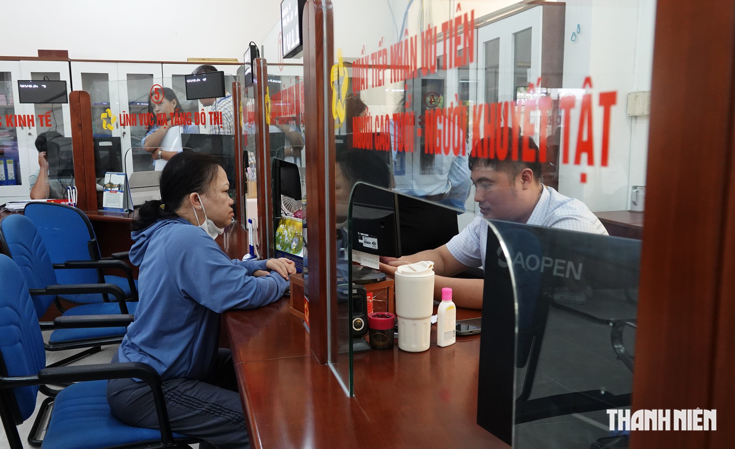 TP.HCM sẽ tiếp nhận viên chức vào làm công chức - Ảnh 2.