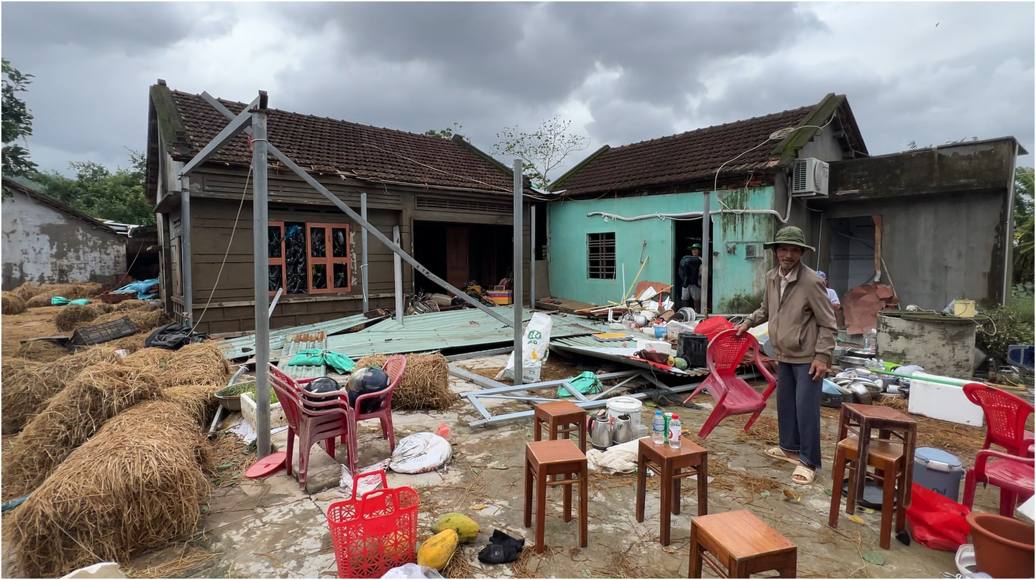 Nước mắt Hội Cư ng&agrave;y trở lại: Lời hứa từ giọt nước mắt tuyệt vọng sau lũ - Ảnh 2.