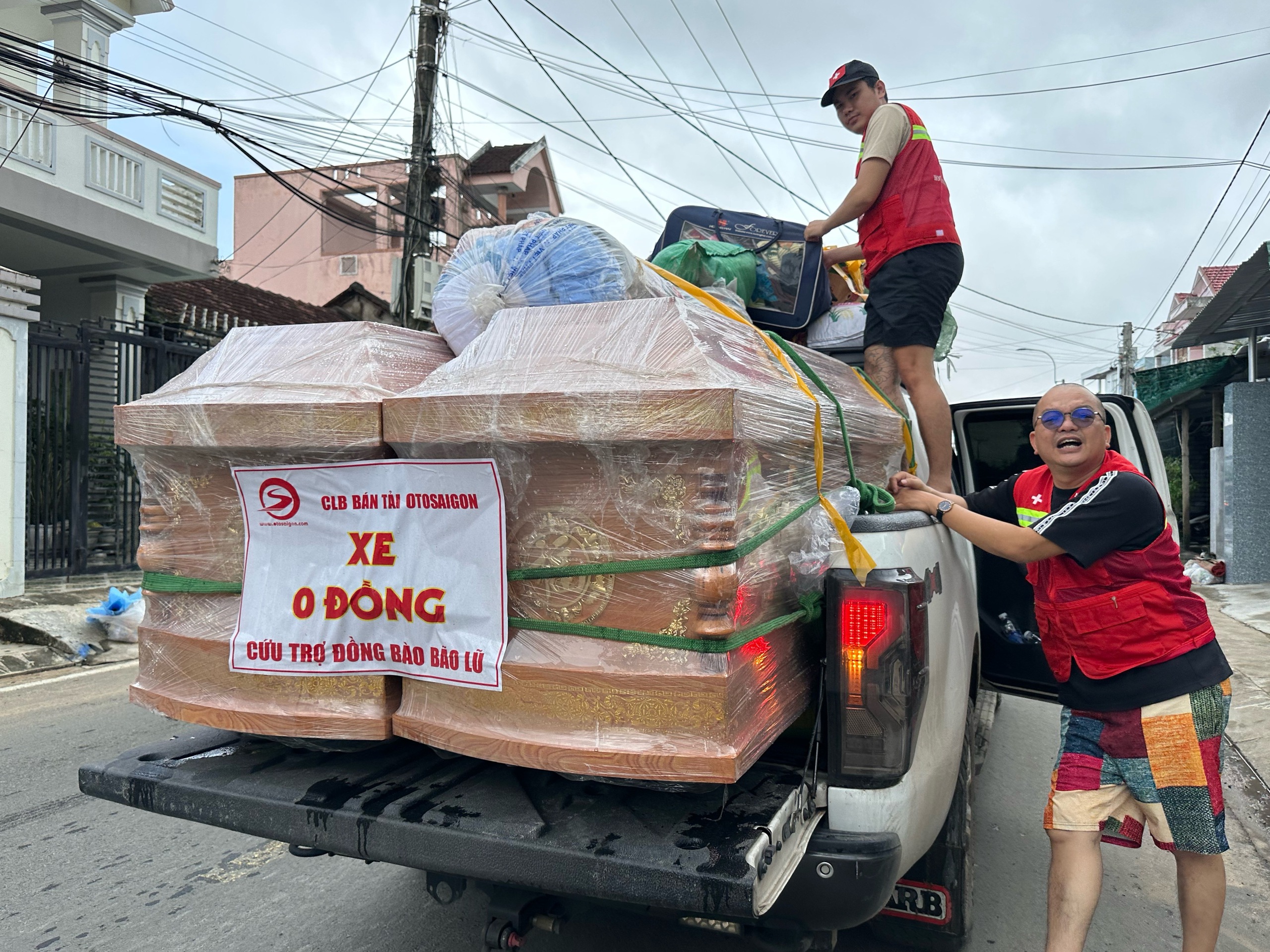 Lũ rút, quan tài 'ế' chất đầy trong chùa ở Hòa Thịnh: Trụ trì không nhận thêm - Ảnh 5.