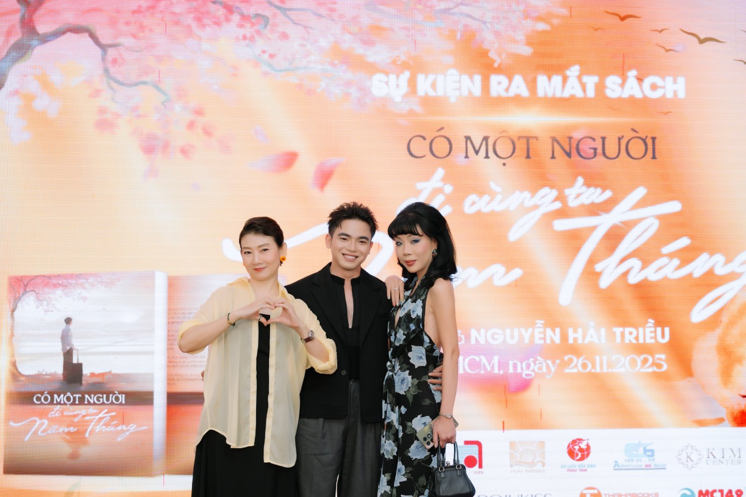 MC Hải Triều ra mắt sách, nói gì về việc dùng AI hỗ trợ? - Ảnh 1.