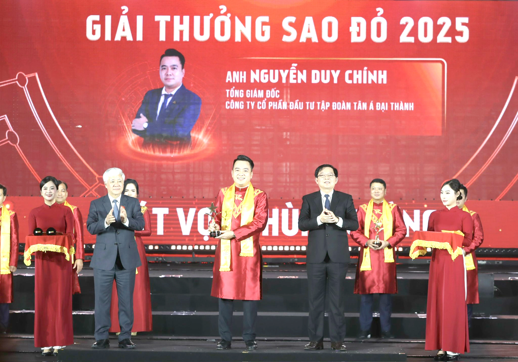 Trao giải thưởng Sao Đỏ cho 10 doanh nhân trẻ xuất sắc- Ảnh 1.