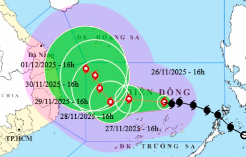 Bão số 15 (bão Koto) mạnh lên 2 cấp sau 18 tiếng đi vào Biển Đông - Ảnh 1.