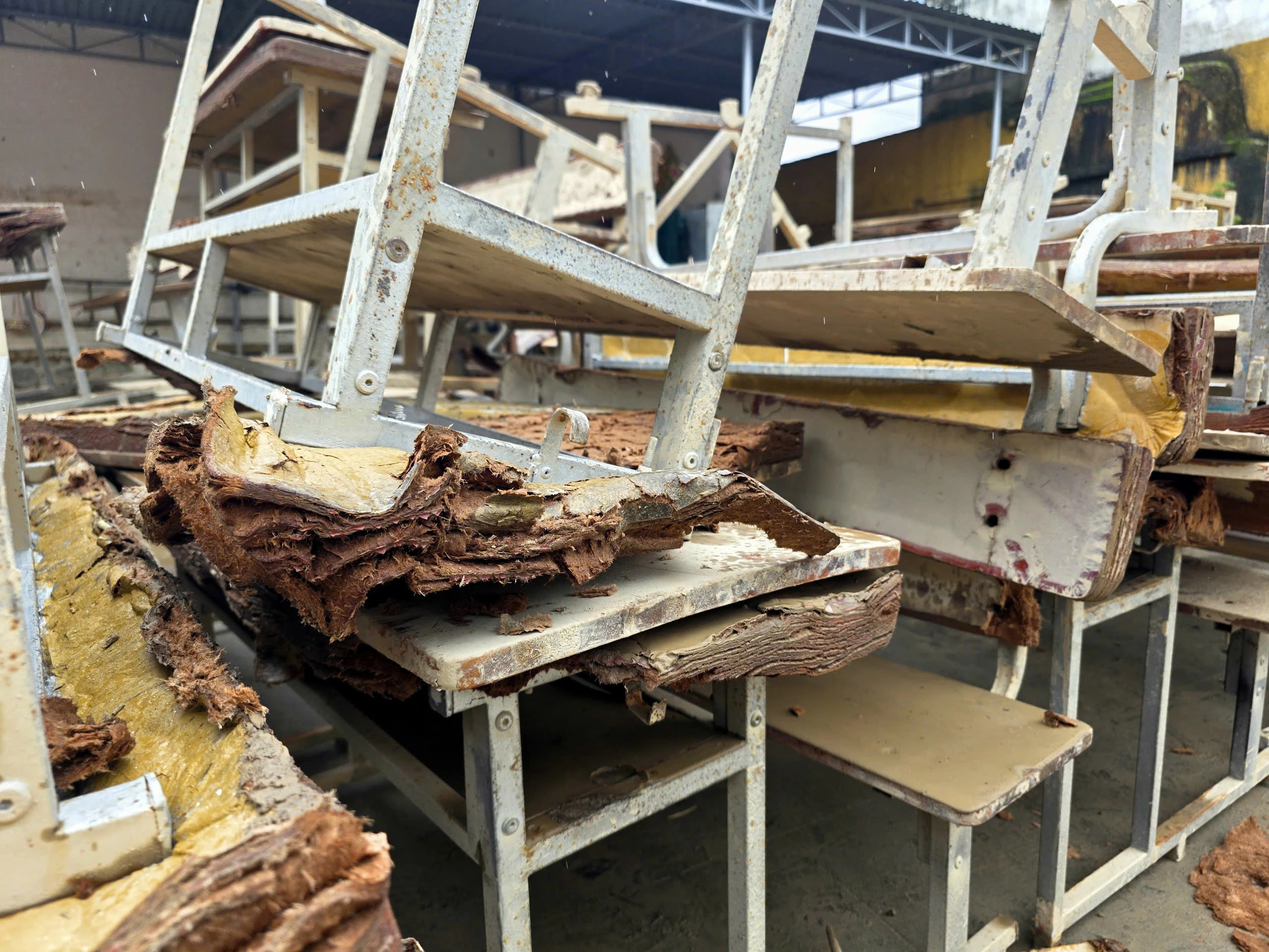 Phục hồi học tập sau lũ: Cần nghĩa vụ pháp lý - Ảnh 1.