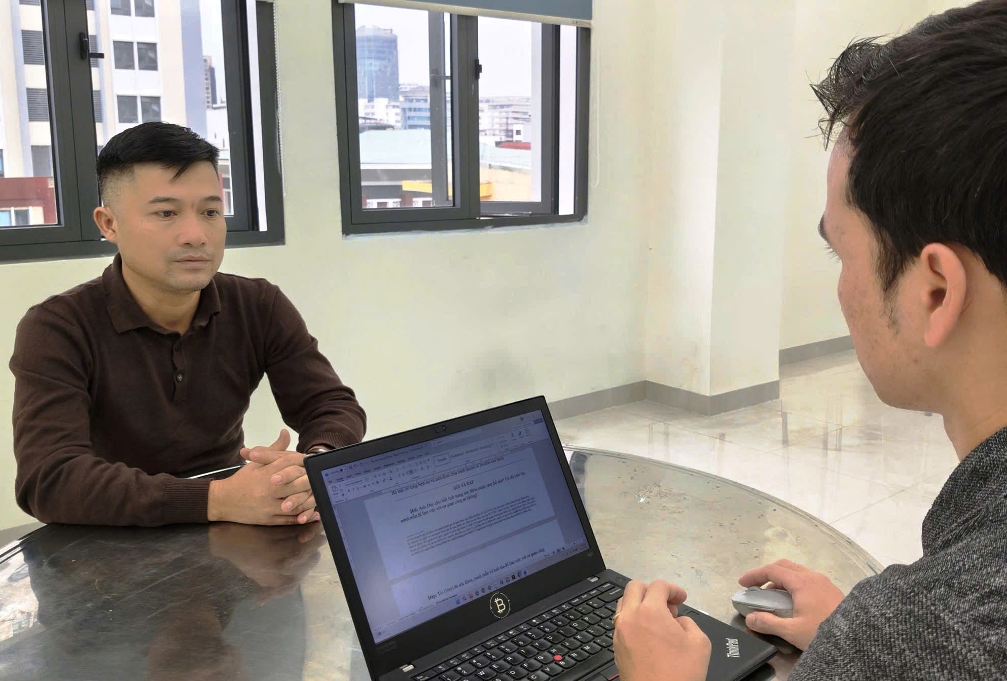 Đà Nẵng: Triệt phá đường dây lừa đảo tiền mã hóa, chiếm đoạt hơn 90 tỉ đồng - Ảnh 1.