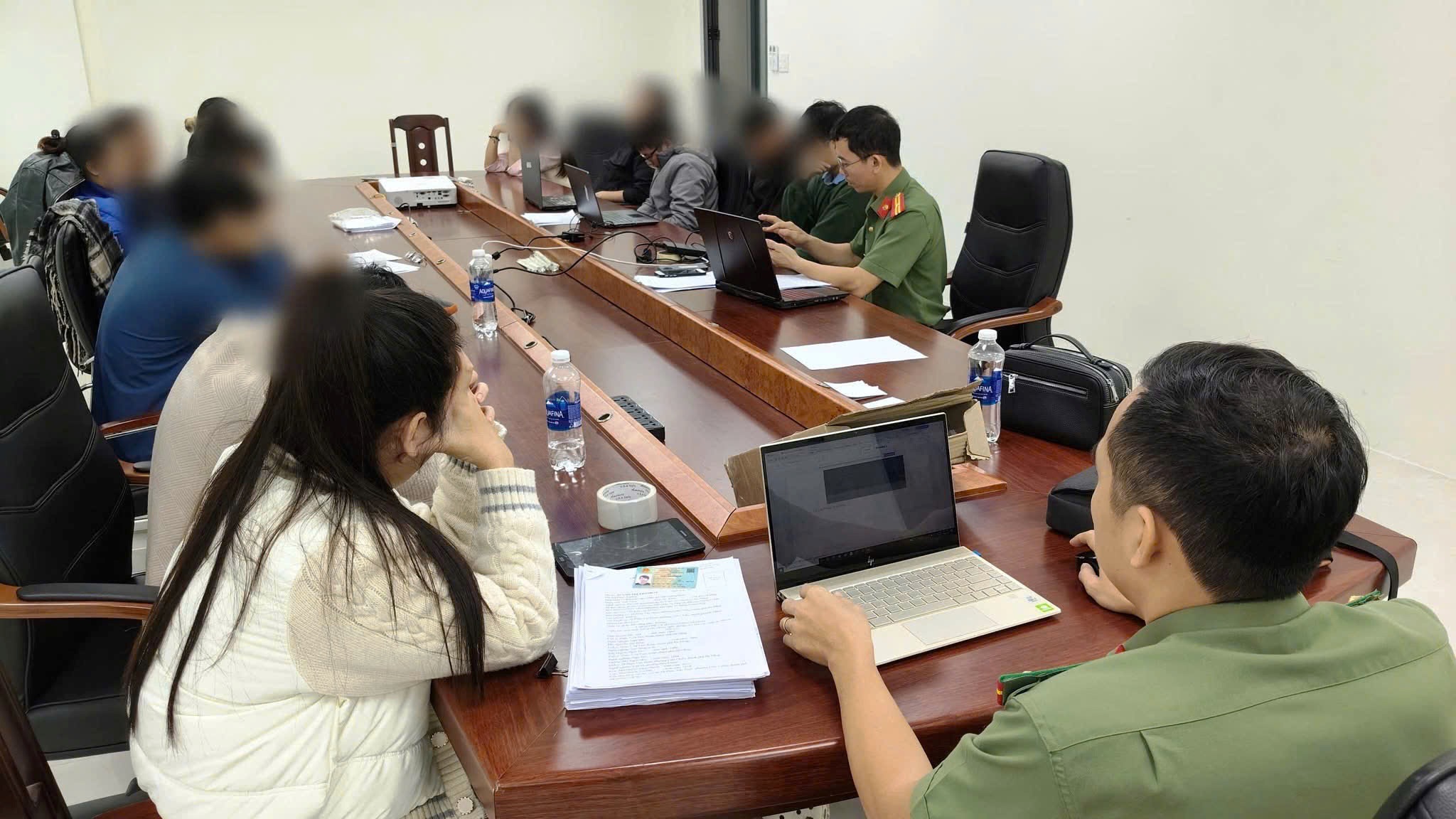 Đà Nẵng: Triệt phá đường dây lừa đảo tiền mã hóa, chiếm đoạt hơn 90 tỉ đồng - Ảnh 2.