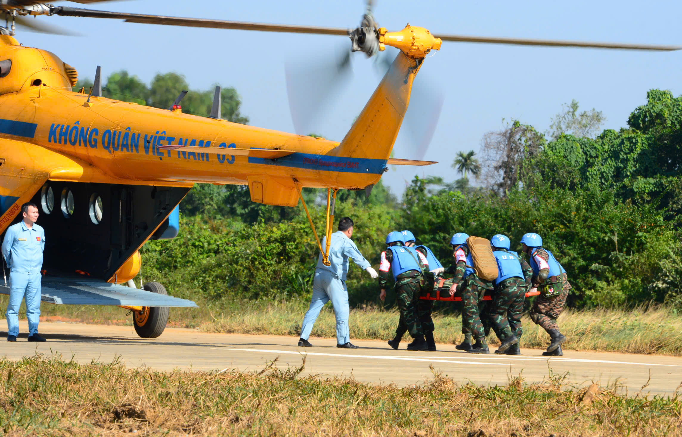 Quân đội Việt Nam - Ấn Độ diễn tập cứu trợ thảm họa động đất tại VINBAX 2025 - Ảnh 24. Quân đội Việt Nam - Ấn Độ diễn tập cứu trợ thảm họa động đất tại VINBAX 2025 - Ảnh 24.