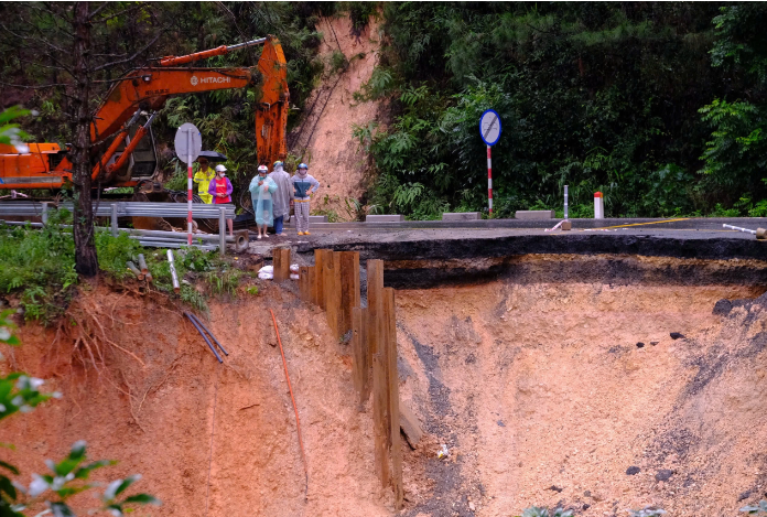 Sạt lở Đà Lạt: Tình hình giao thông và giải pháp an toàn cho phố ngàn hoa - Ảnh 2.