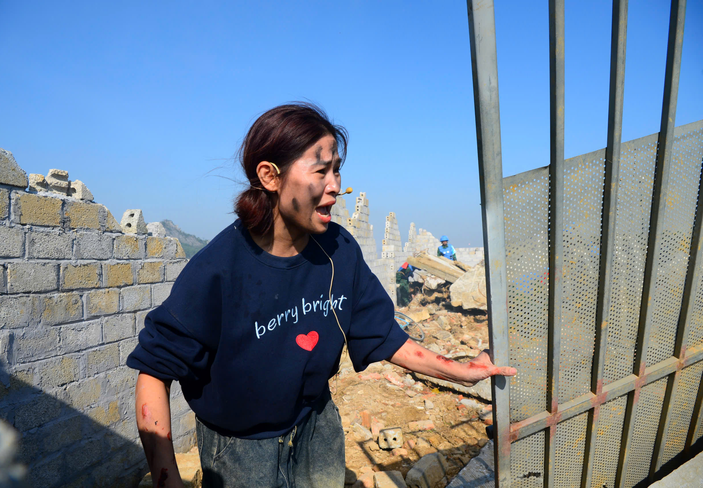 Quân đội Việt Nam - Ấn Độ diễn tập cứu trợ thảm họa động đất tại VINBAX 2025 - Ảnh 17. Quân đội Việt Nam - Ấn Độ diễn tập cứu trợ thảm họa động đất tại VINBAX 2025 - Ảnh 17.