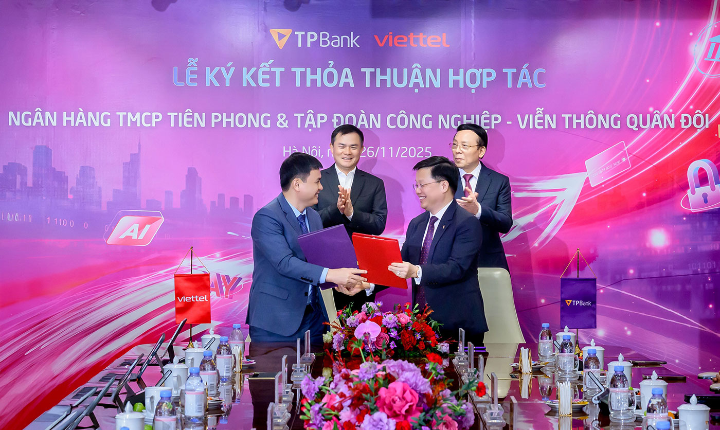 Hợp tác chiến lược thúc đẩy chuyển đổi số toàn diện giữa TPBank và Viettel- Ảnh 2. Hợp tác chiến lược thúc đẩy chuyển đổi số toàn diện giữa TPBank và Viettel- Ảnh 2.