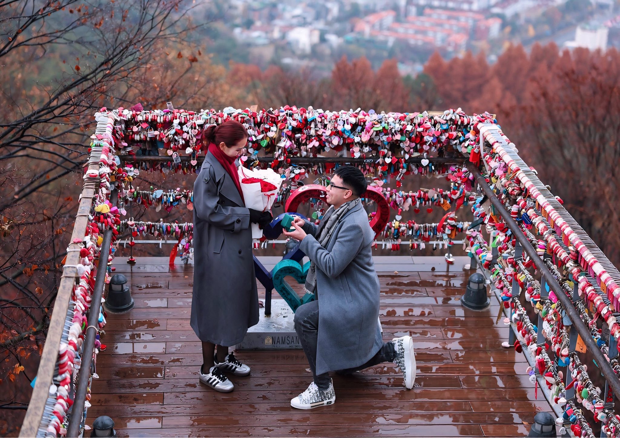 Tiền vệ Đức Huy cầu hôn nữ MC xinh đẹp của VTV: ‘Chốt đơn’- Ảnh 1. Tiền vệ Đức Huy cầu hôn nữ MC xinh đẹp của VTV: ‘Chốt đơn’- Ảnh 1.