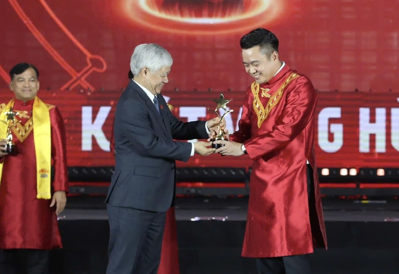 Doanh nhân trẻ Nguyễn Duy Chính vinh danh Tại Giải thưởng Sao Đỏ 2025 - Ảnh 4.