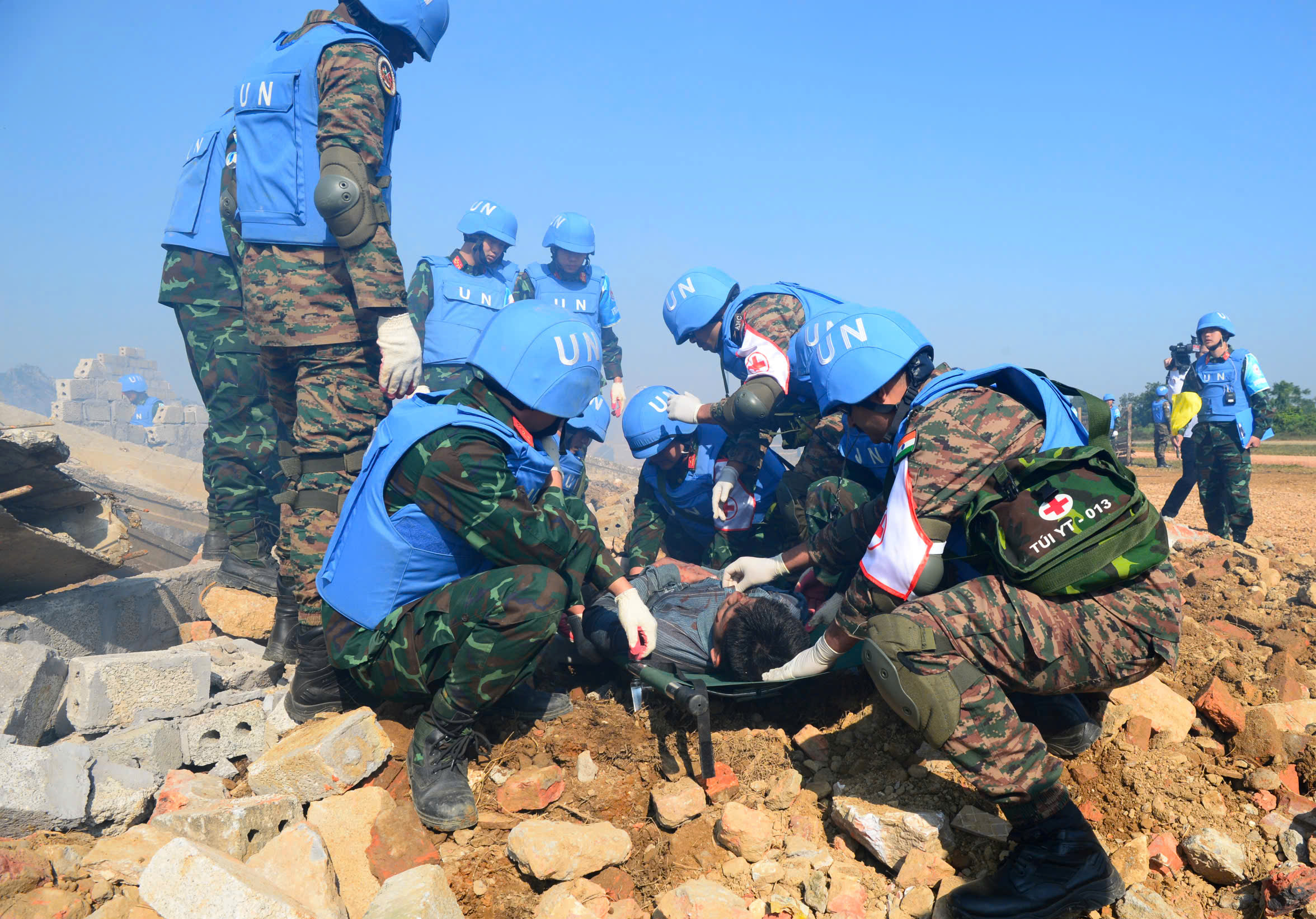 Quân đội Việt Nam - Ấn Độ diễn tập cứu trợ thảm họa động đất tại VINBAX 2025 - Ảnh 23. Quân đội Việt Nam - Ấn Độ diễn tập cứu trợ thảm họa động đất tại VINBAX 2025 - Ảnh 23.