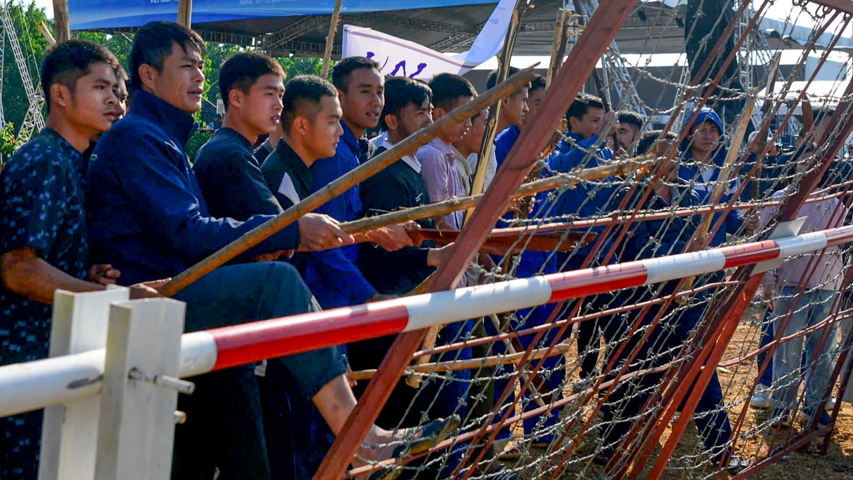 Quân đội Việt Nam - Ấn Độ diễn tập cứu trợ thảm họa động đất tại VINBAX 2025 - Ảnh 7. Quân đội Việt Nam - Ấn Độ diễn tập cứu trợ thảm họa động đất tại VINBAX 2025 - Ảnh 7.