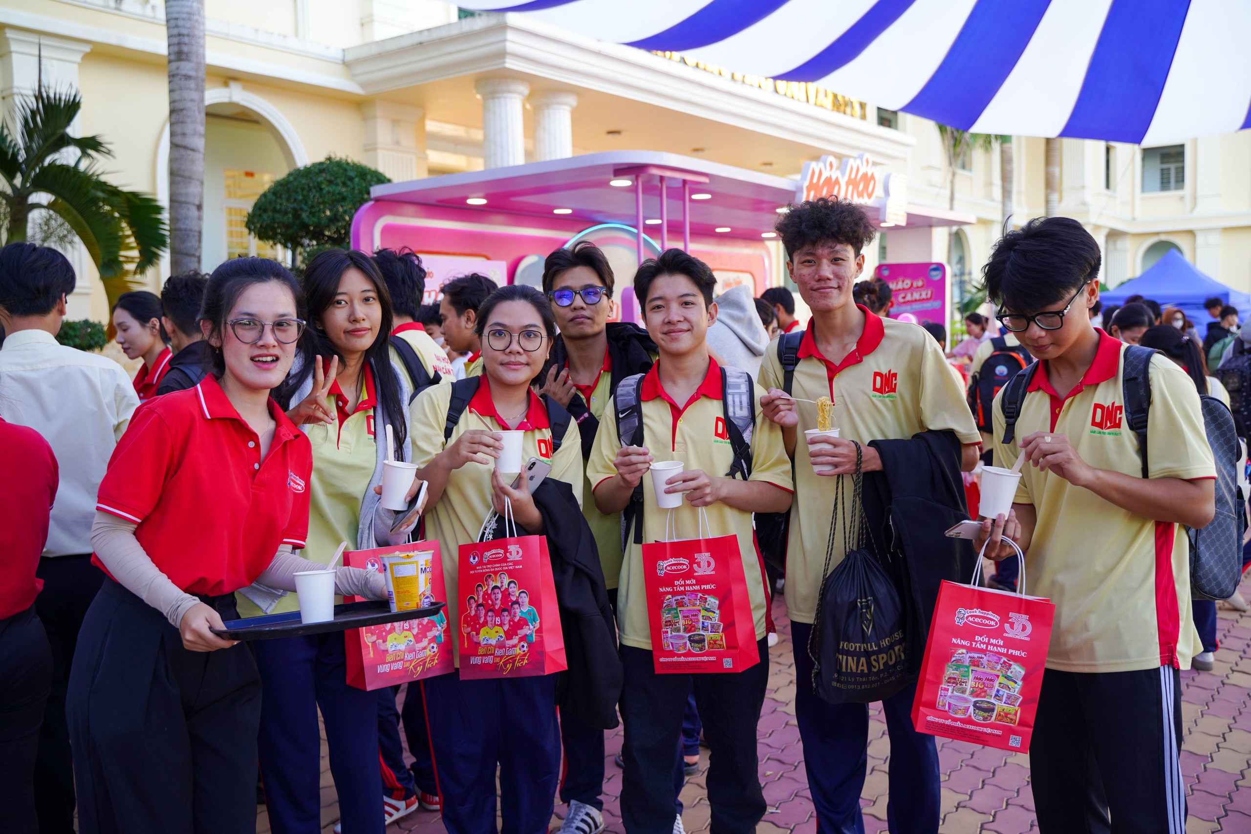 Nhiều sai lầm trong ăn uống của sinh viên, làm sao để cải thiện? - Ảnh 1.