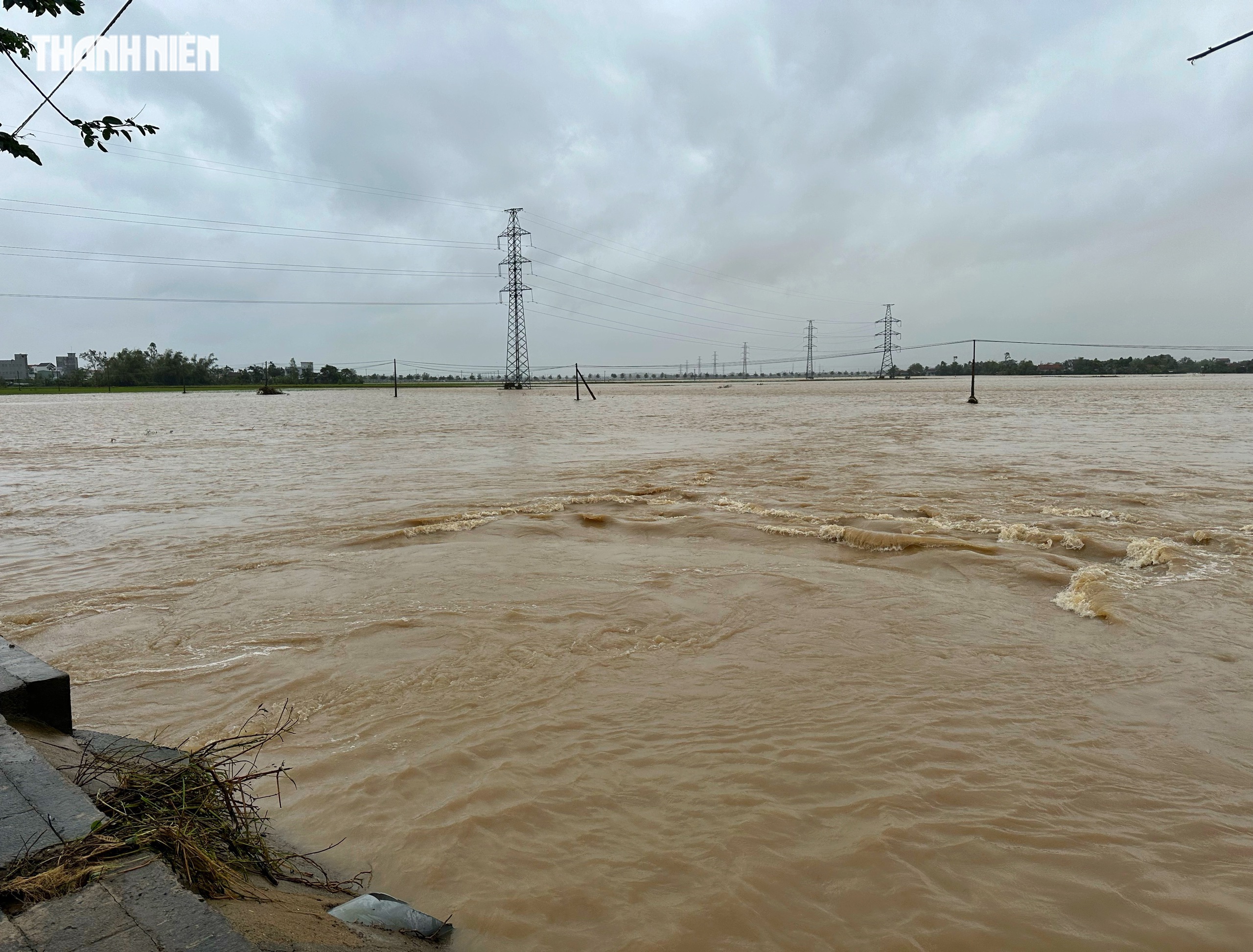 Phú Yên cũ trong cùng một khung cảnh: Ngày lũ và ngày nắng lên - Ảnh 6.