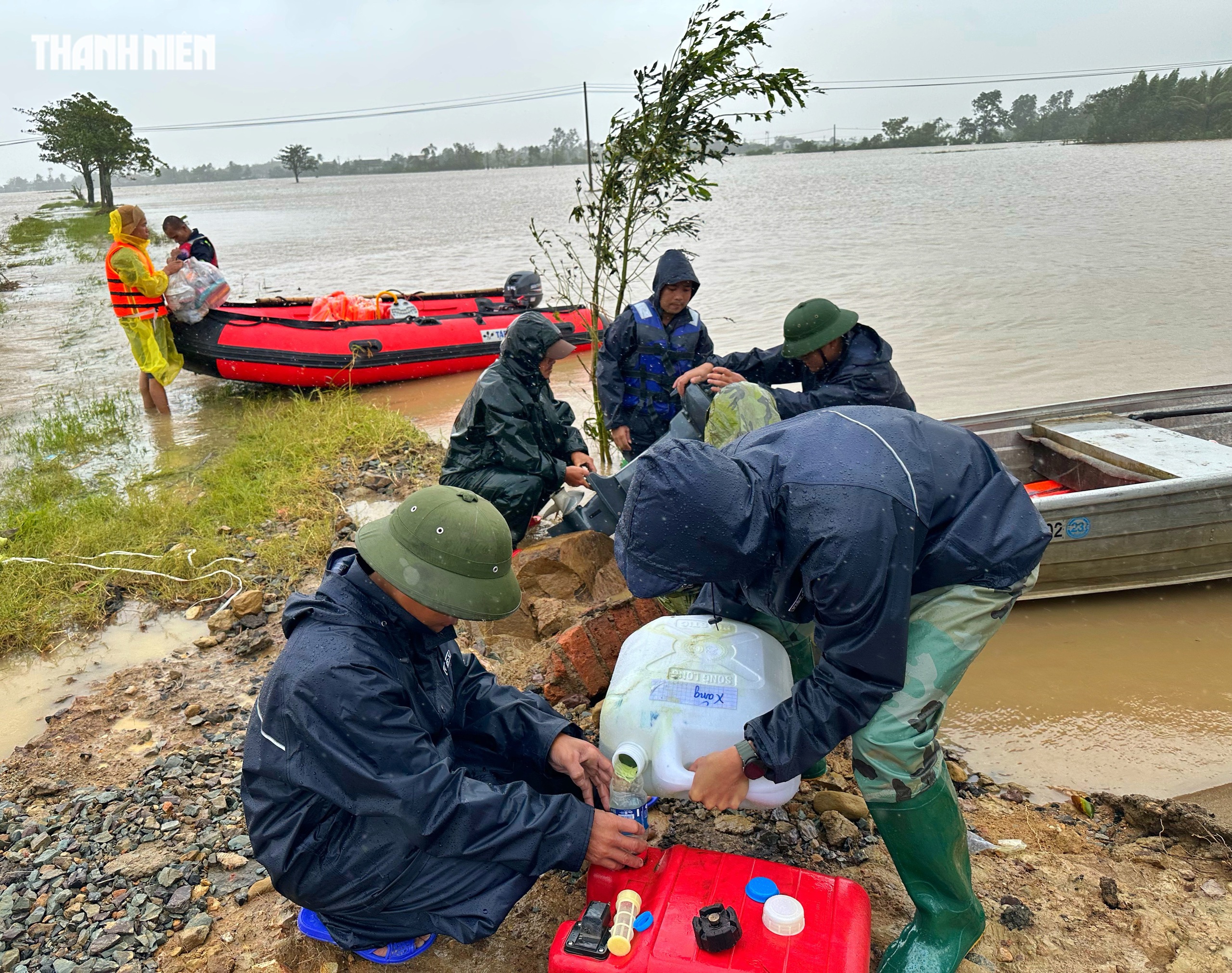 Phú Yên cũ trong cùng một khung cảnh: Ngày lũ và ngày nắng lên - Ảnh 8.
