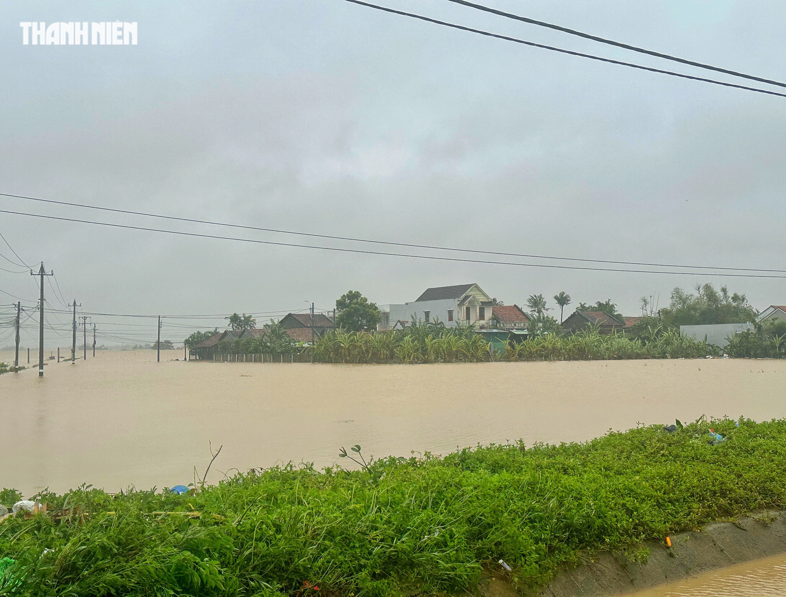 Phú Yên cũ trong cùng một khung cảnh: Ngày lũ và ngày nắng lên - Ảnh 2.