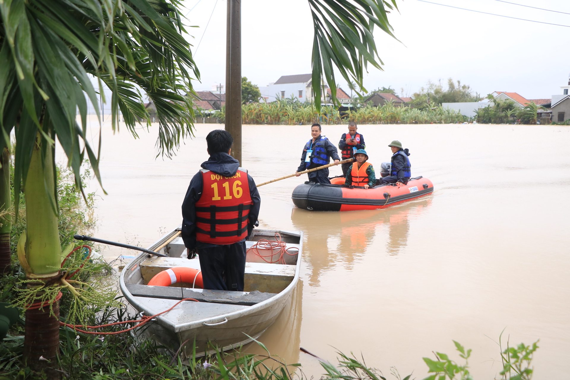 Phú Yên cũ trong cùng một khung cảnh: Ngày lũ và ngày nắng lên - Ảnh 4.