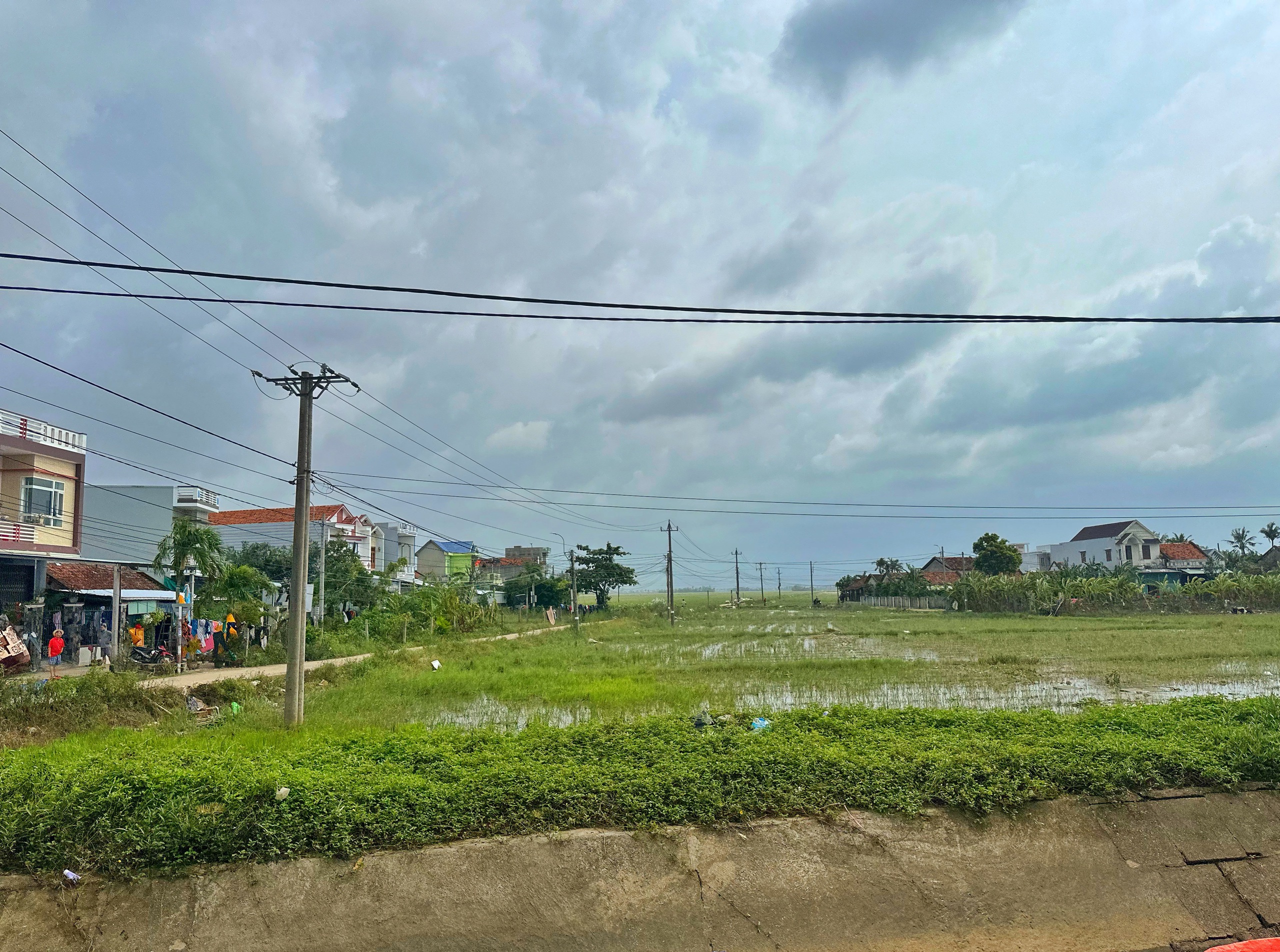 Phú Yên cũ trong cùng một khung cảnh: Ngày lũ và ngày nắng lên - Ảnh 3.