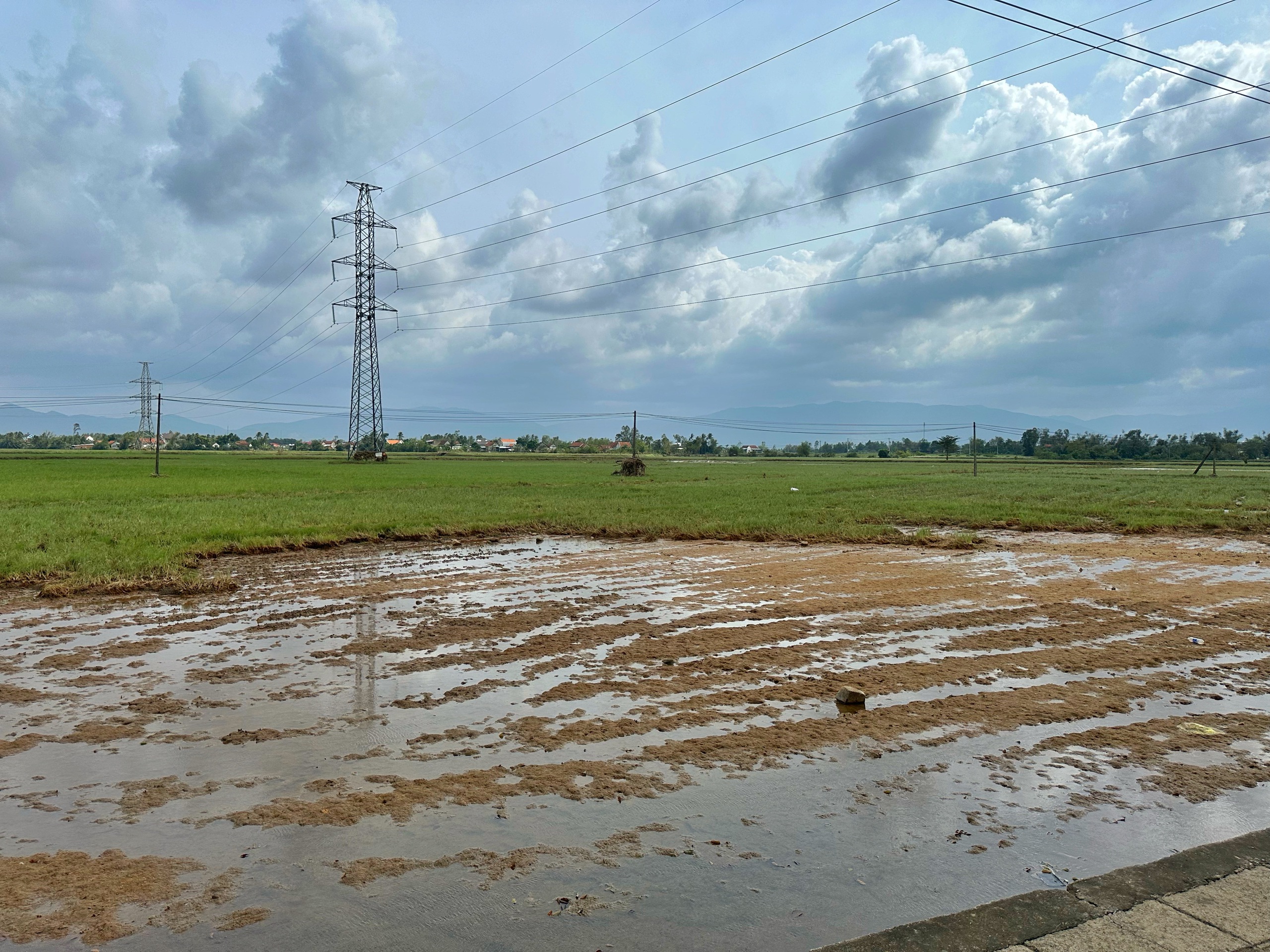 Phú Yên cũ trong cùng một khung cảnh: Ngày lũ và ngày nắng lên - Ảnh 9.