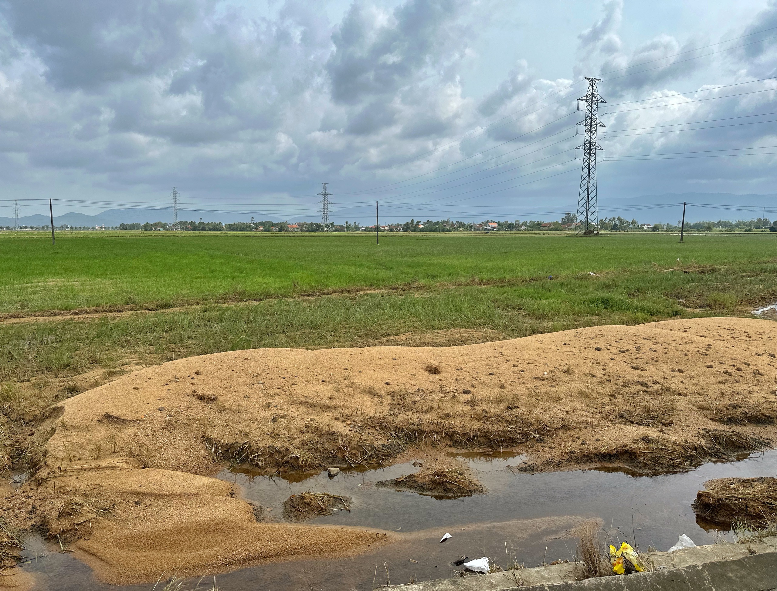 Phú Yên cũ trong cùng một khung cảnh: Ngày lũ và ngày nắng lên - Ảnh 7.