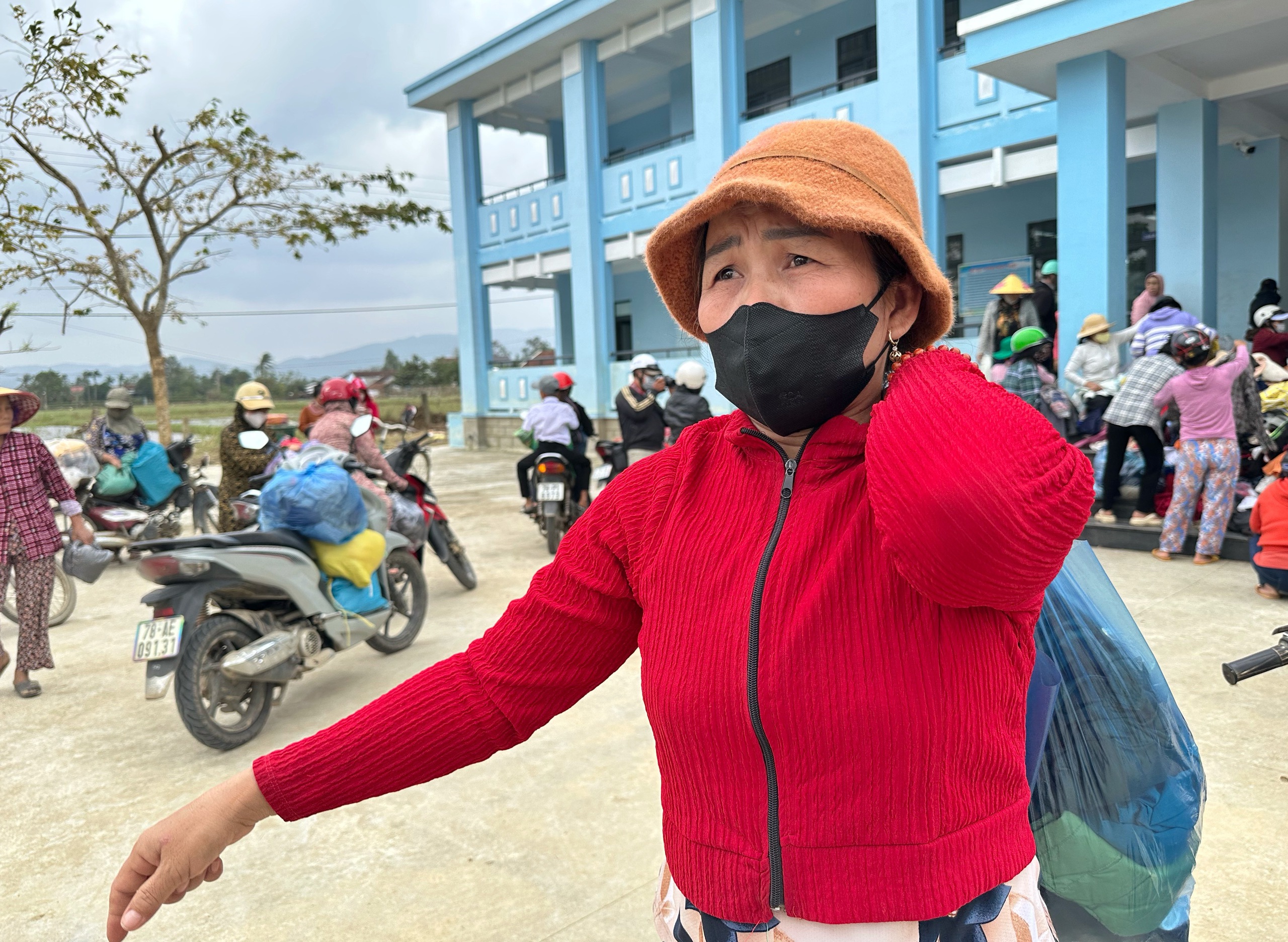 Hôm nay, đoàn xe cứu trợ khắp mọi miền Tổ quốc tiếp tục tiến về vùng lũ - Ảnh 8.