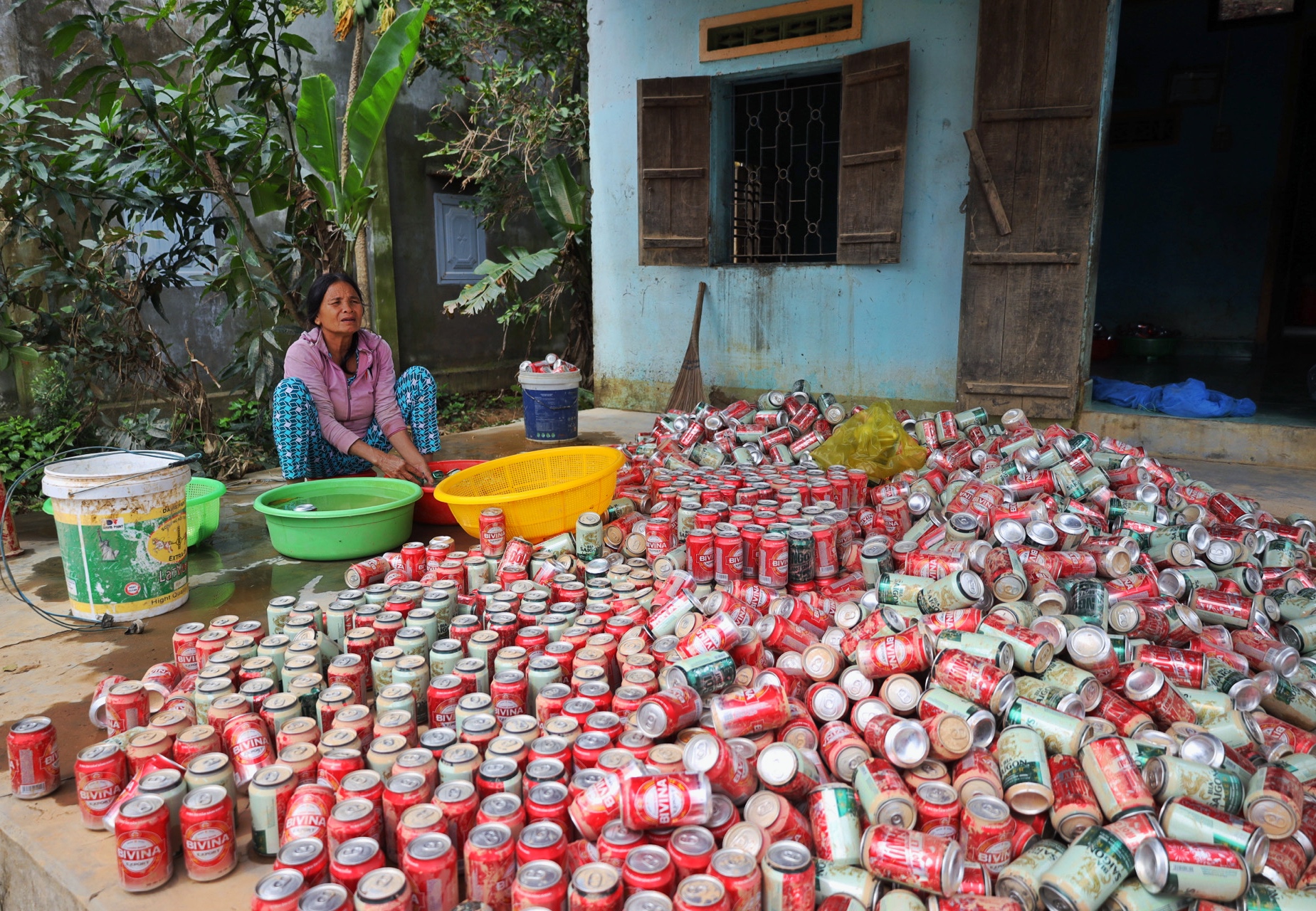 Bà con chật vật mưu sinh sau lũ lịch sử ở Hòa Thịnh: Khó khăn trăm bề - Ảnh 1.