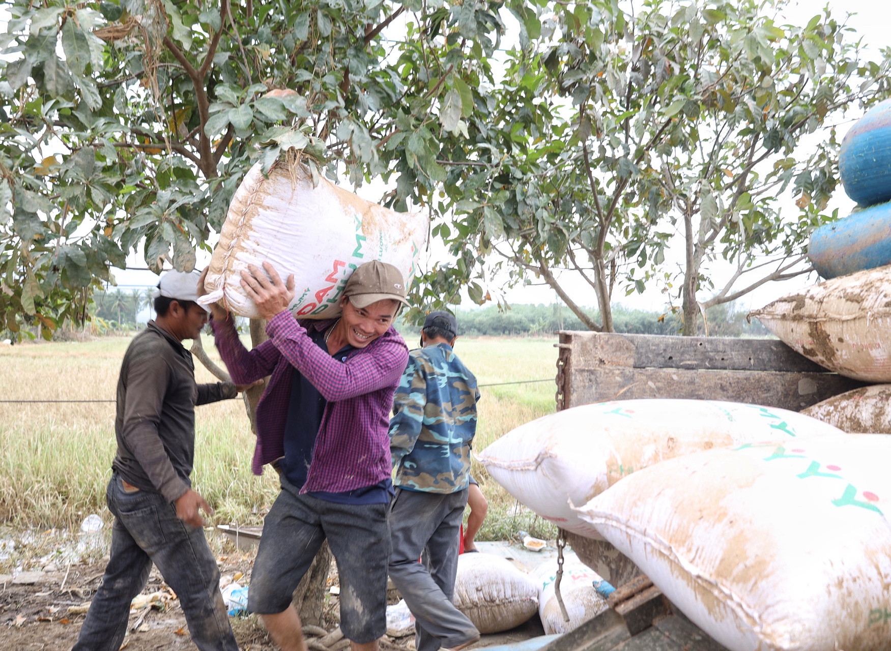 Bà con chật vật mưu sinh sau lũ lịch sử ở Hòa Thịnh: Khó khăn trăm bề - Ảnh 4.
