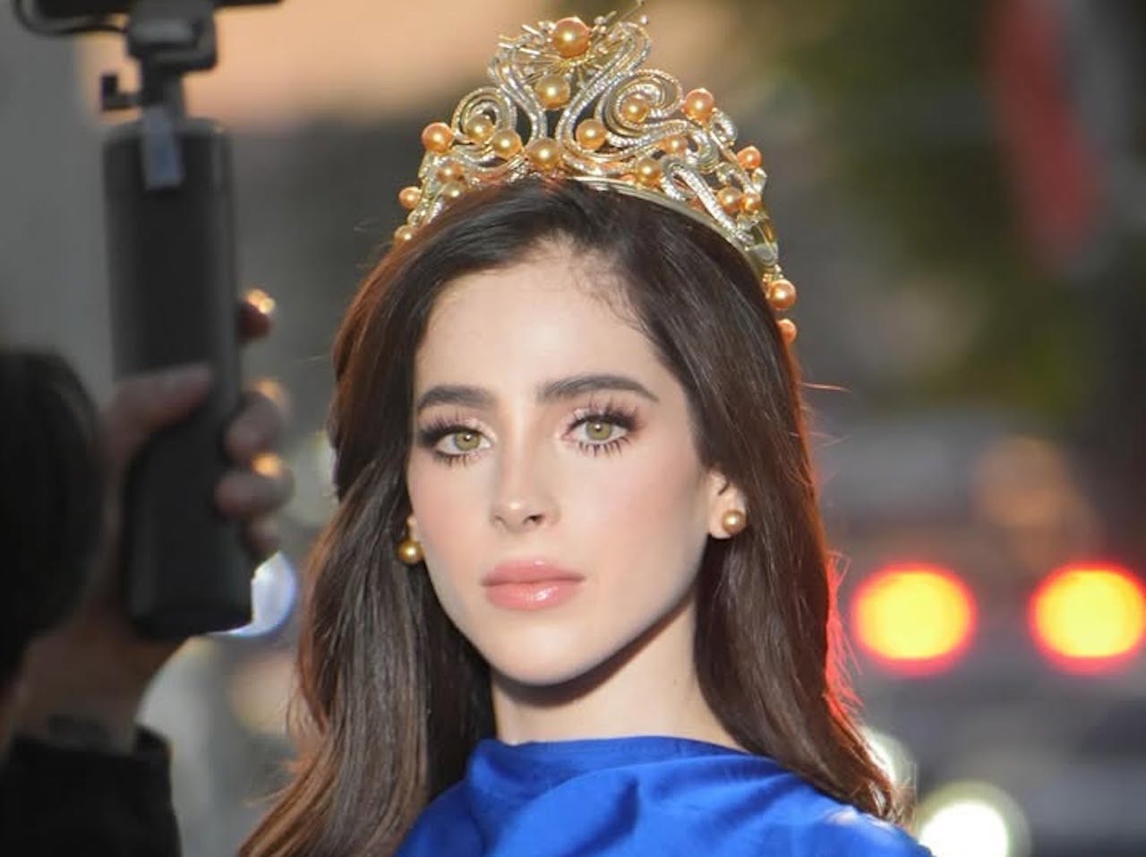 Tân Hoa hậu Hoàn vũ bị 'ném đá', chửi rủa thậm tệ sau đăng quang - Ảnh 1.