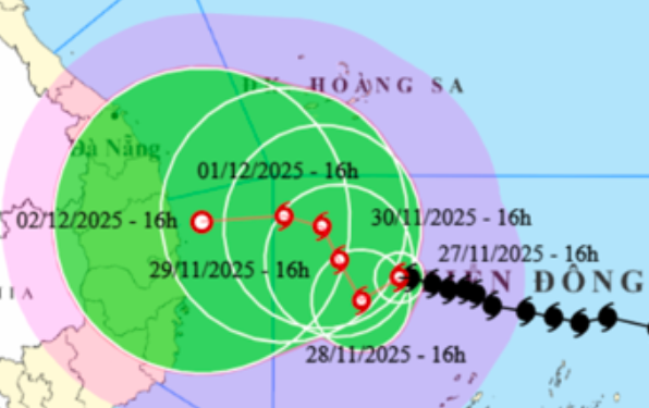 - Ảnh 1. Gió bão số 15 (bão Koto) giật cấp 15, 'có thể lật úp tàu thuyền'- Ảnh 1.