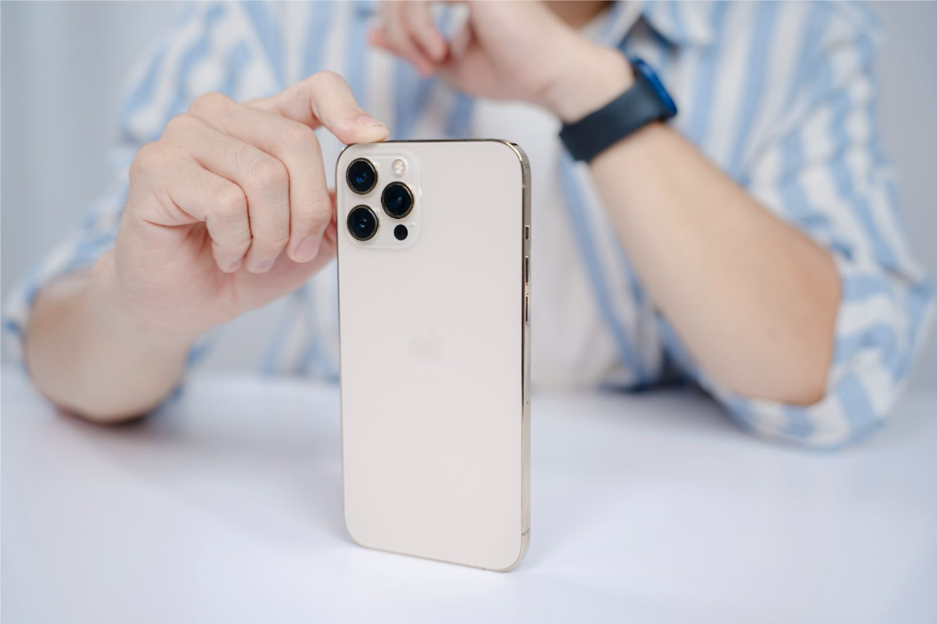 Có nên mua iPhone cũ mùa Black Friday? - Ảnh 1.