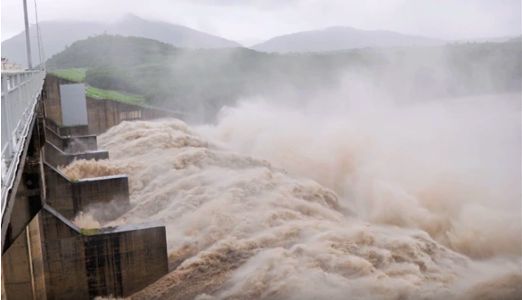 Thủy điện xả lũ, trách nhiệm của chính quyền là gì?- Ảnh 1. Thủy điện xả lũ, trách nhiệm của chính quyền là gì?- Ảnh 1.