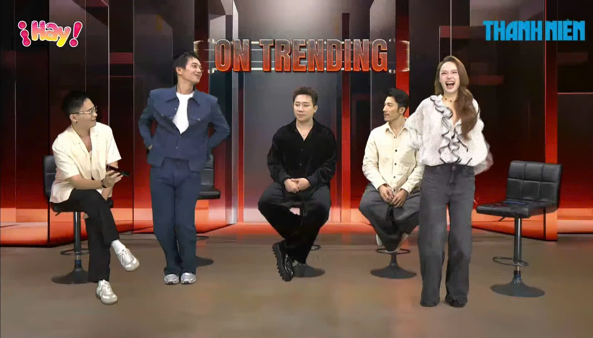 Quang Tuấn nhảy cùng Minh Hằng, Trấn Thành hít đất tại trường quay - Ảnh 1.