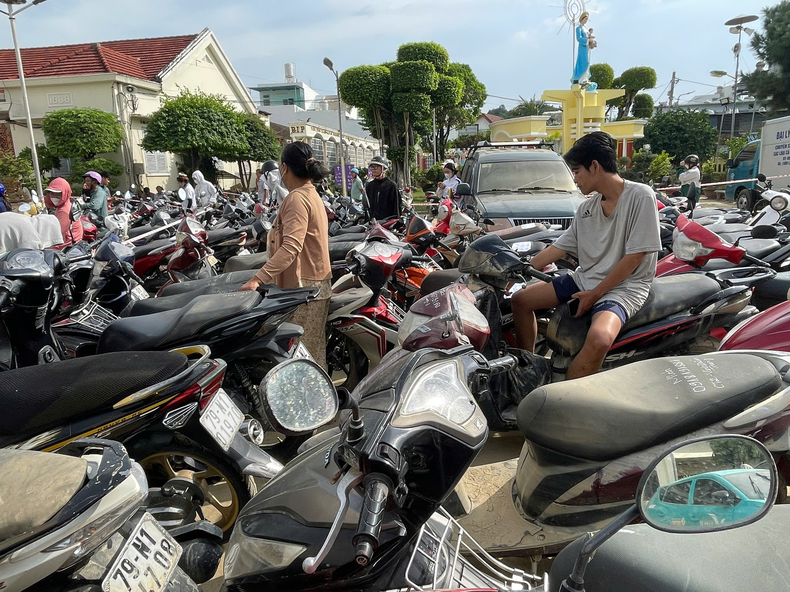 100 Thợ sửa xe từ miền bắc hỗ trợ người dân khánh hòa khắc phục hậu quả lũ lụt - Ảnh 5.