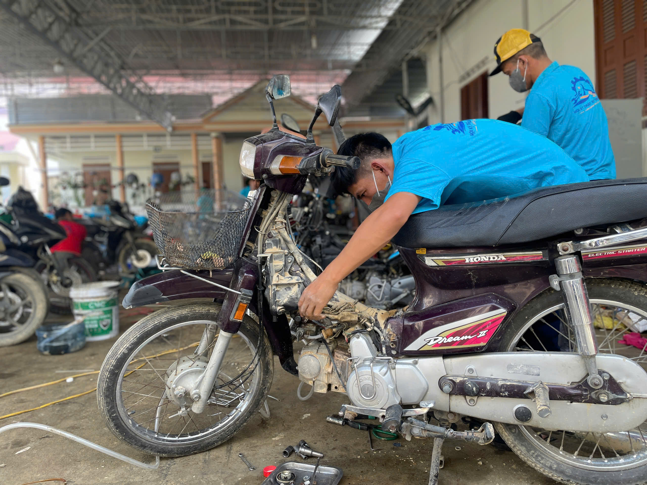 100 Thợ sửa xe từ miền bắc hỗ trợ người dân khánh hòa khắc phục hậu quả lũ lụt - Ảnh 15.