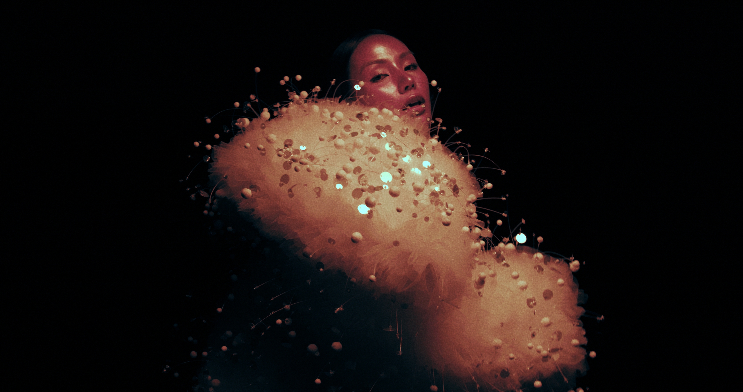 Hồ Ngọc Hà, Thảo Nhi Lê hỗ trợ Gigi Hương Giang - Ảnh 1.