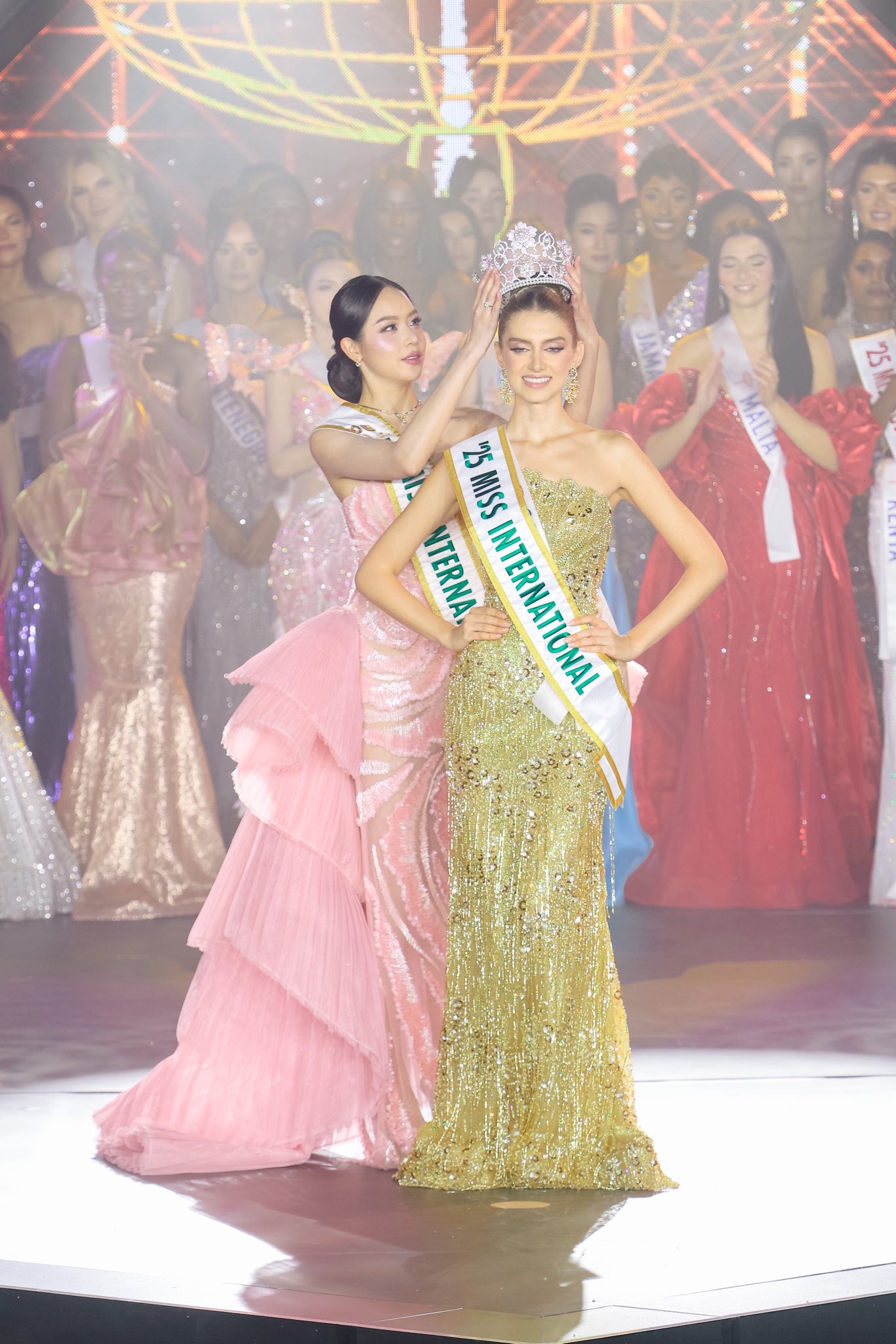 Nhan sắc tân Hoa hậu Quốc tế vừa kế nhiệm Thanh Thủy- Ảnh 2. Nhan sắc tân Hoa hậu Quốc tế vừa kế nhiệm Thanh Thủy- Ảnh 2.