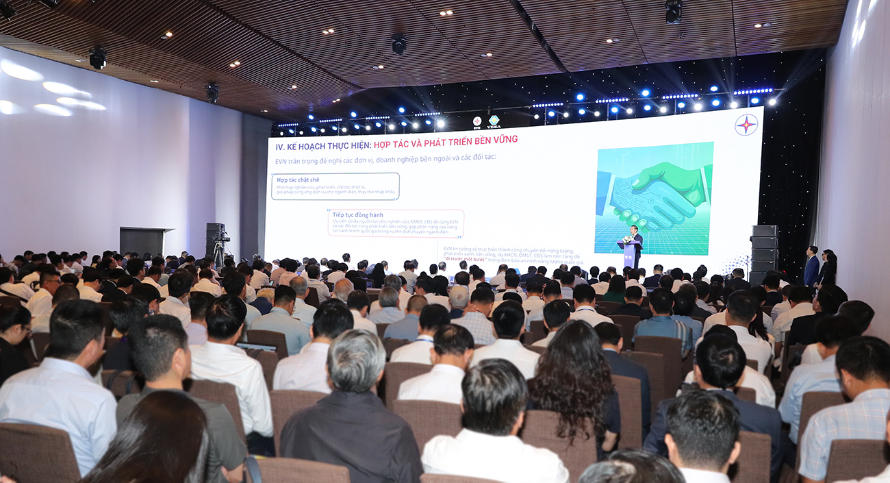 Chủ tịch EVN tìm lời giải cho 'bài toán phức tạp' của hệ thống điện- Ảnh 2. Chủ tịch EVN tìm lời giải cho 'bài toán phức tạp' của hệ thống điện- Ảnh 2.